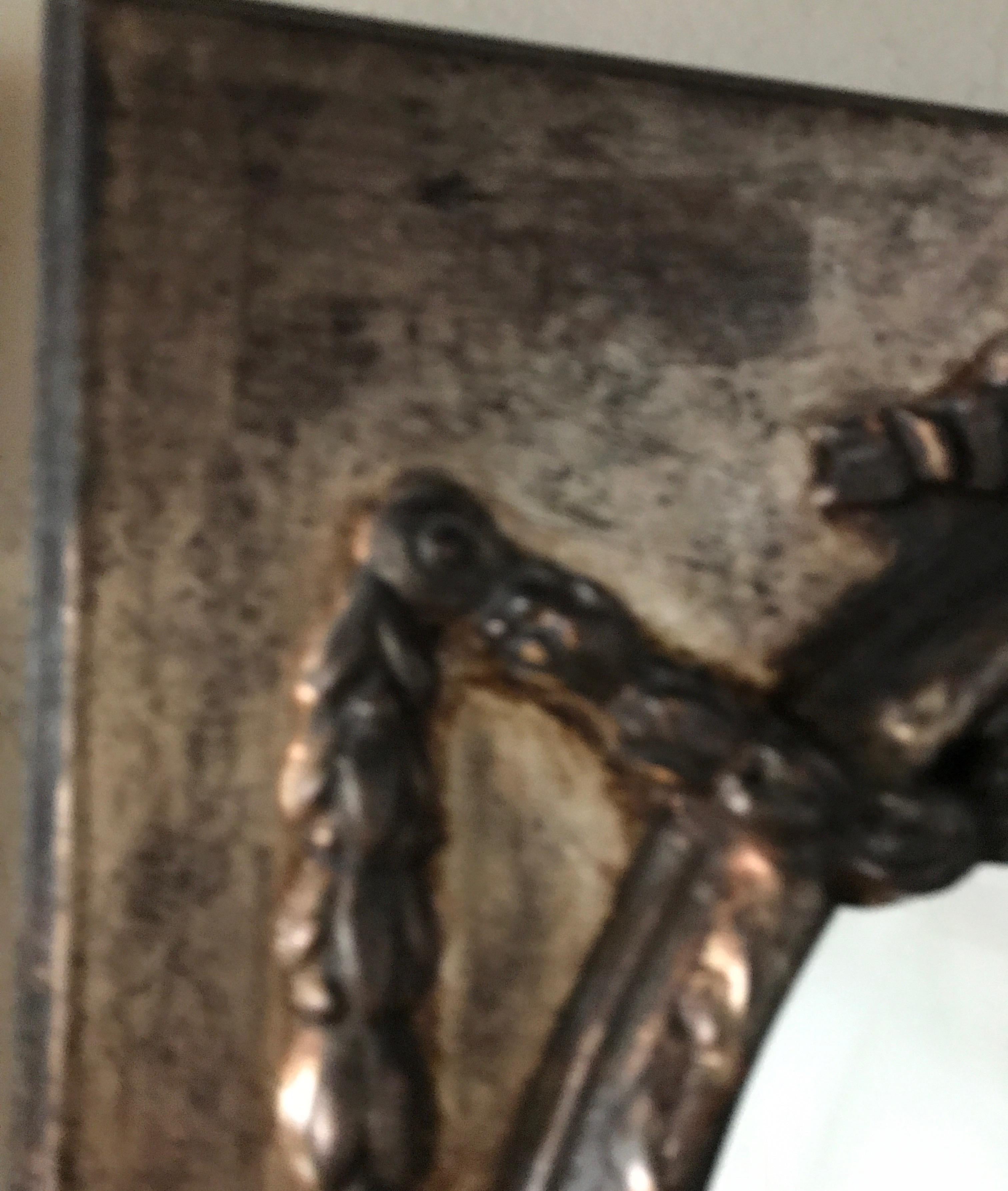 Coppia di specchi dorati con corde e festoni in vendita 1