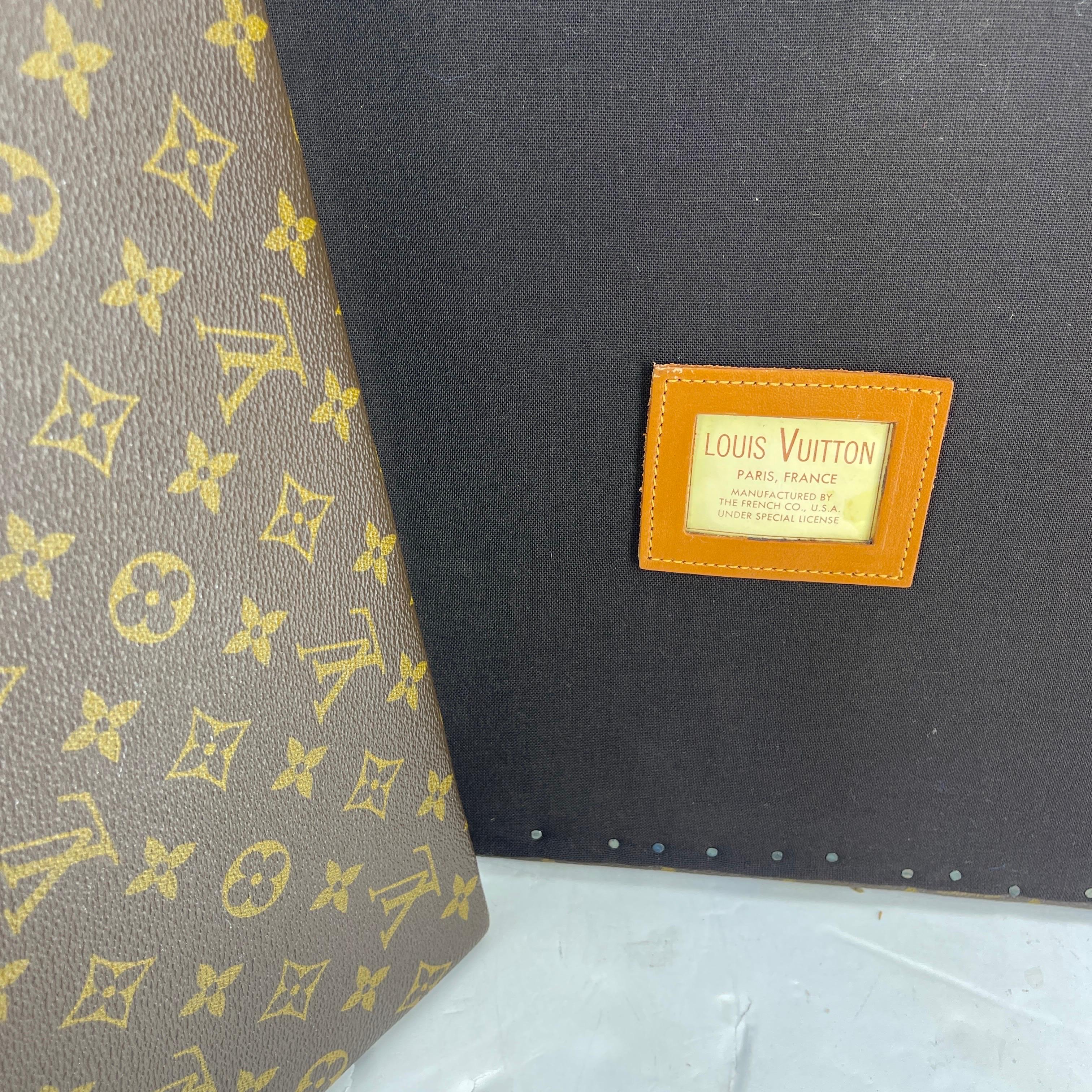 Paire de tables d'appoint en fer avec tissu monogrammé Louis Vuitton en vente 5