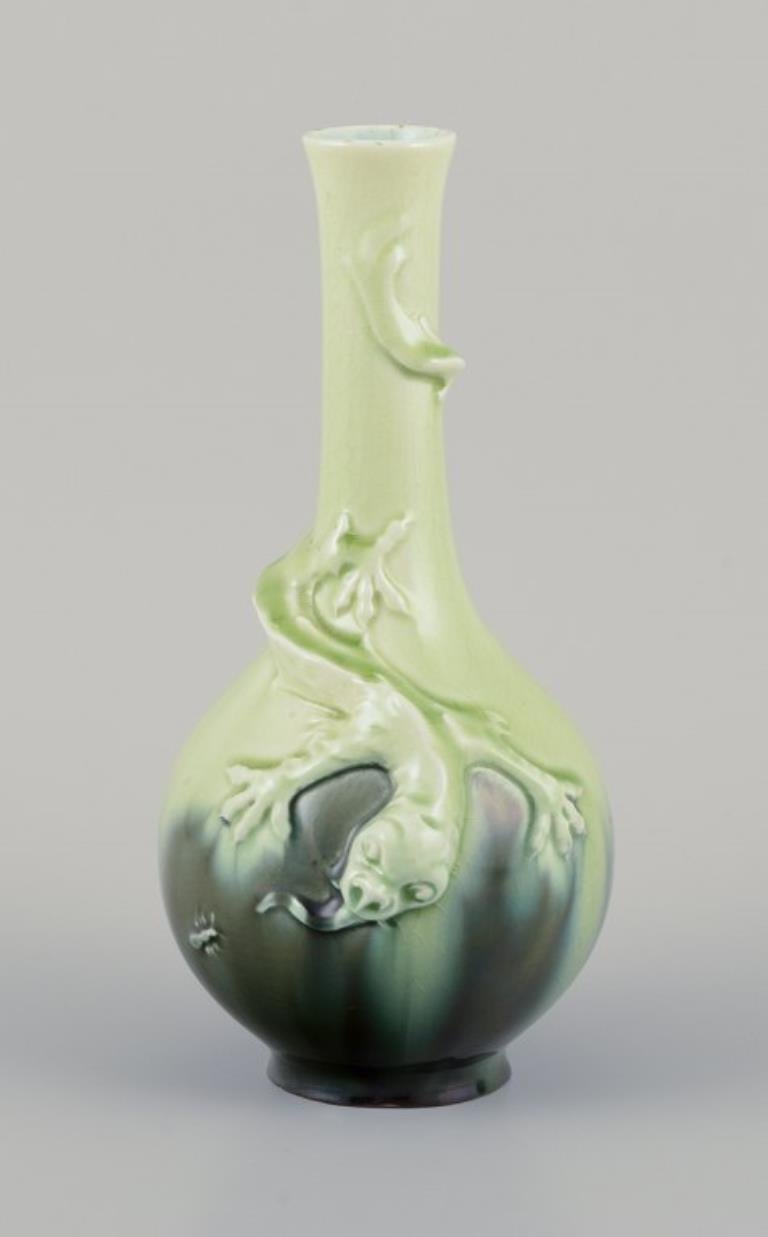 Pair of Rörstrand Art Nouveau faience vases. Relief motif of lizards. In Excellent Condition For Sale In Copenhagen, DK