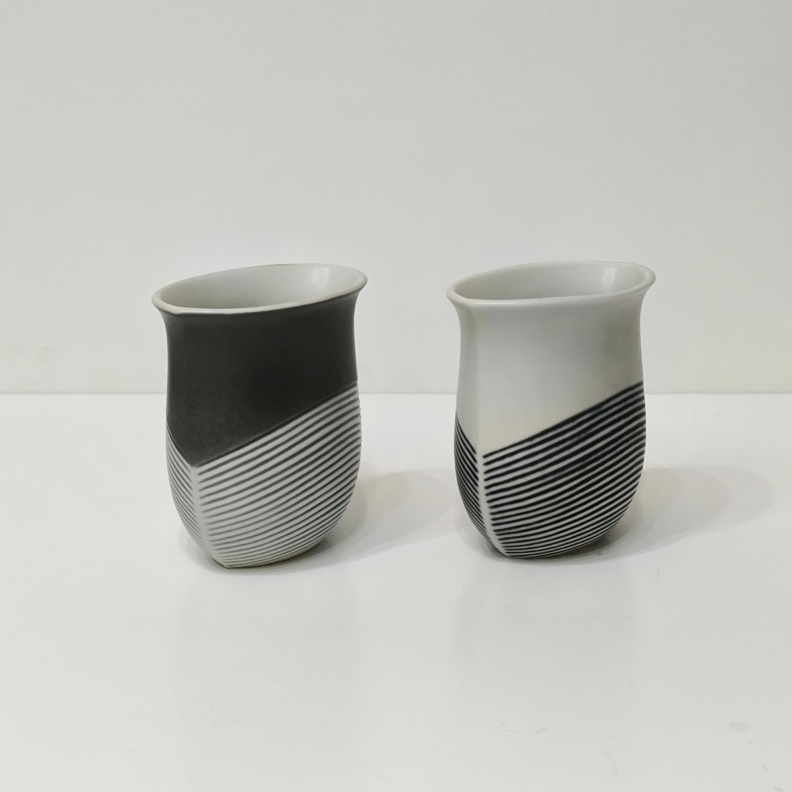 Fine XX secolo Coppia di vasi in ceramica IPE di Rorstrand, design di Inger Persson, anni '60 in vendita