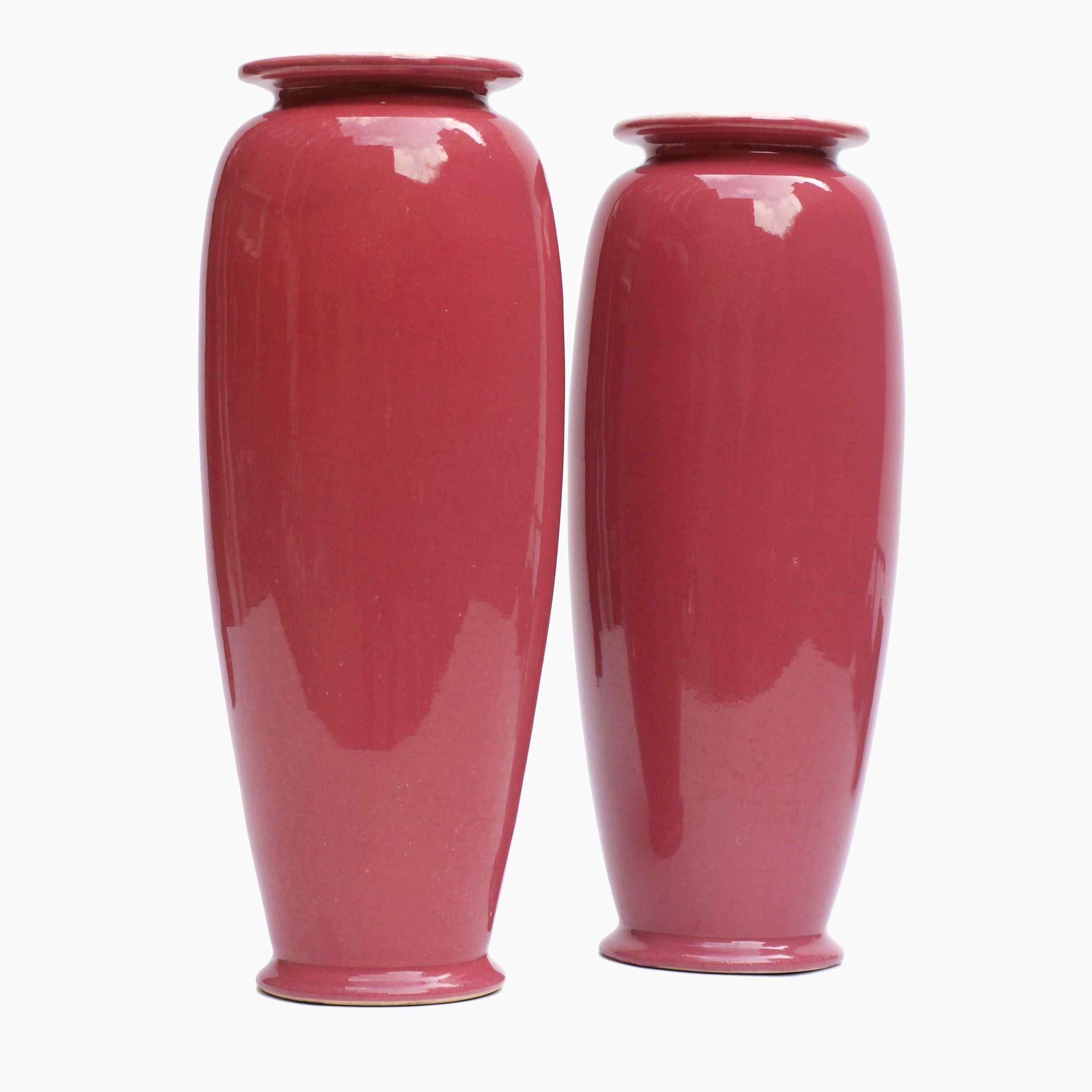 Paar rosaglasierte Christopher Dresser Vasen von Ault Pottery:: 1890er Jahre (Arts and Crafts)