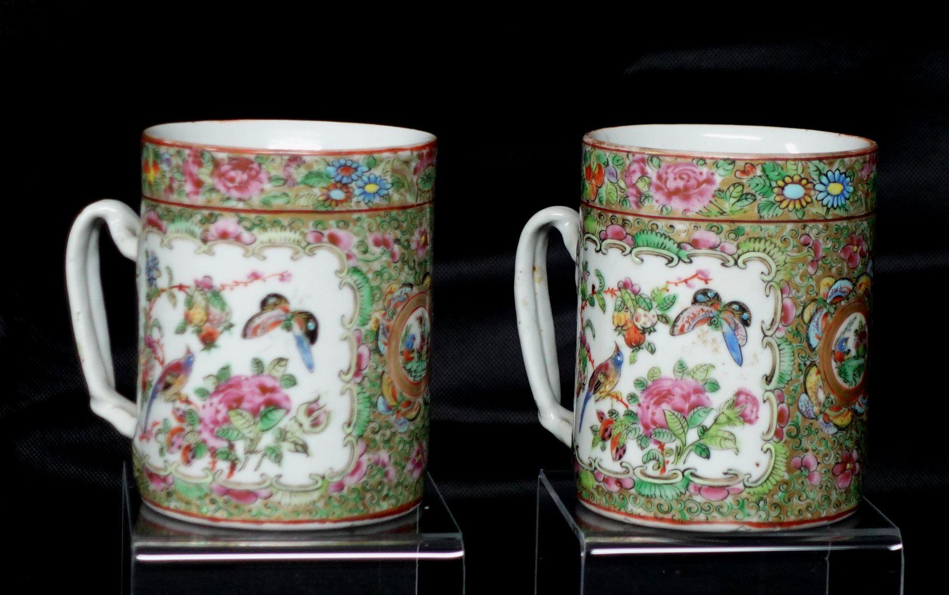Qing Pair of Rose Medallion Export Porcelain Mugs, China, 19th Century For Sale