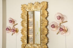 Paar rosafarbene Murano-Wandleuchten aus Blumenglas und Messing, Italien