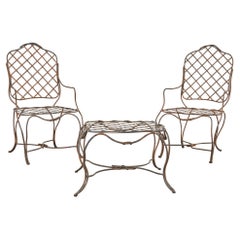 Pareja de sillones de comedor de hierro torcido estilo Rose Tarlow con otomana