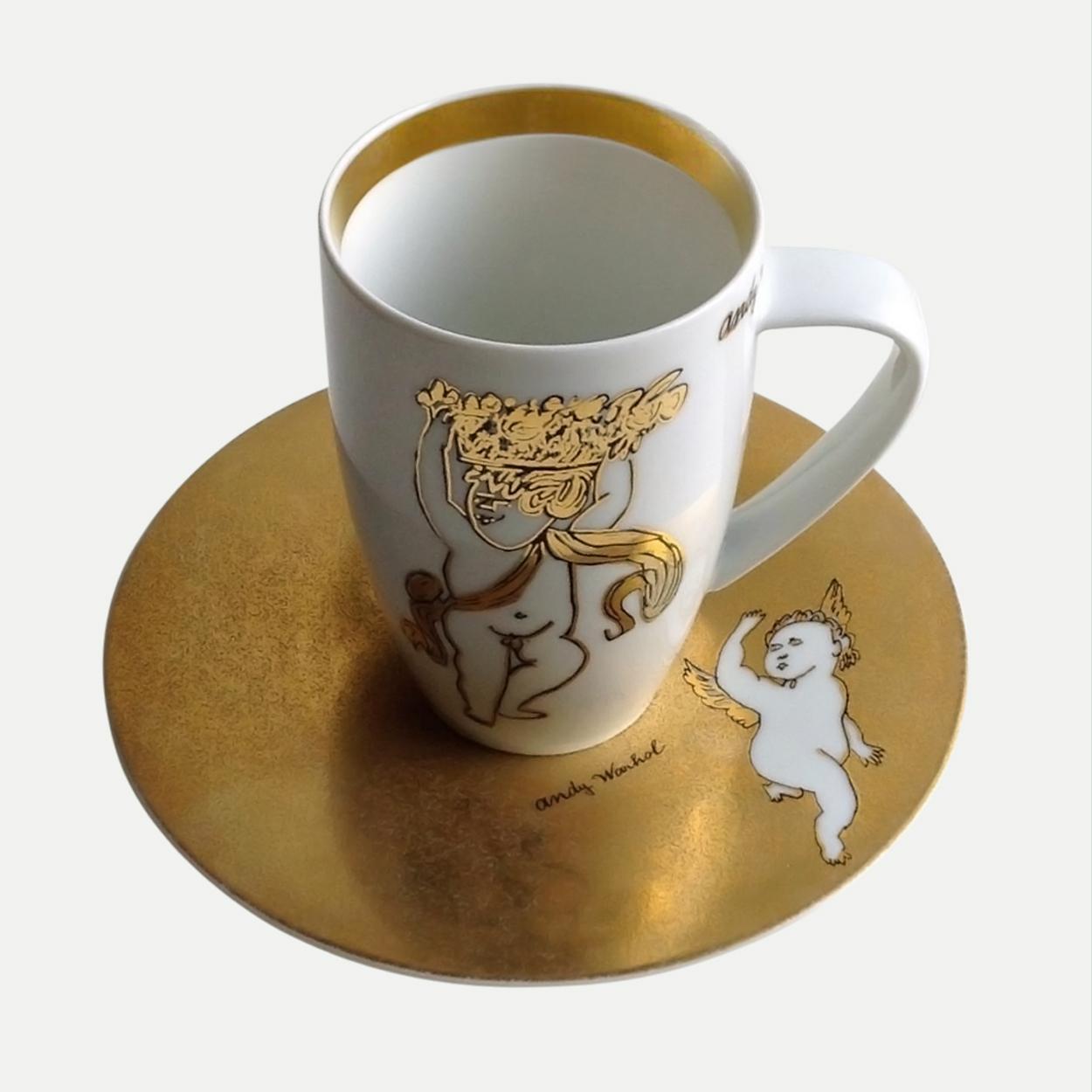 Rosenthal cup and saucer set of 2. Andy Warhol Collection-Studio Line, Golden Angels

Measures: Cup H 10.2 cm, Ø 6.8 cm saucer Ø 16 cm, H 2 cm

Never used. In original box.
