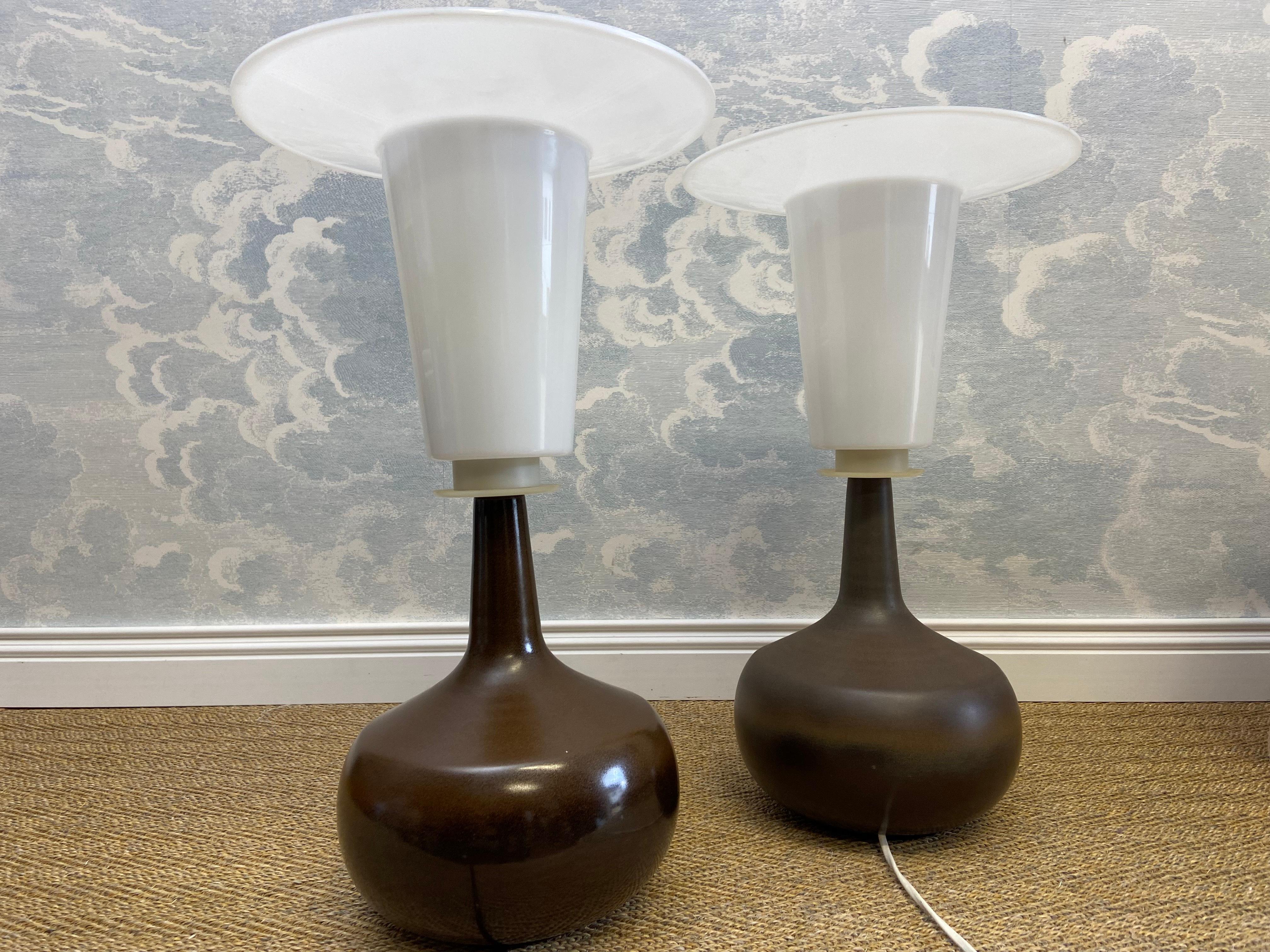Allemand Paire de lampes de table en céramique Linee Studio Tuscan Brown, Allemagne, années 1960 en vente