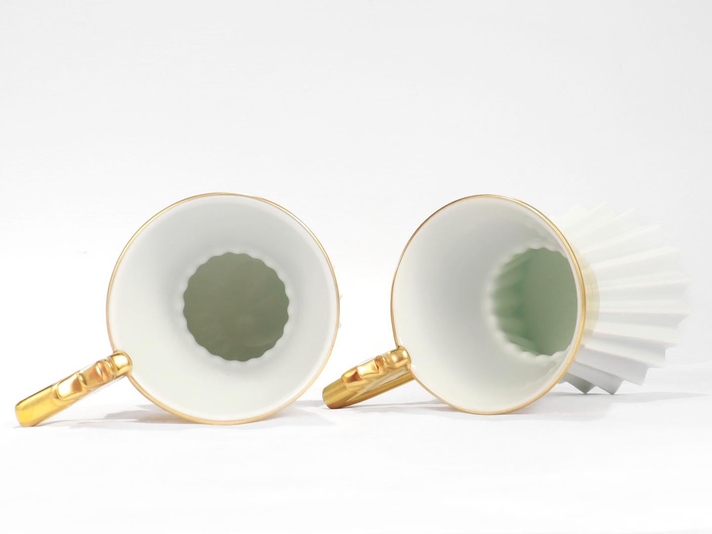 20ième siècle Paire de tasses et soucoupes n° 23 en porcelaine dorée du Rosenthal Studio Linie par Otto Piene en vente