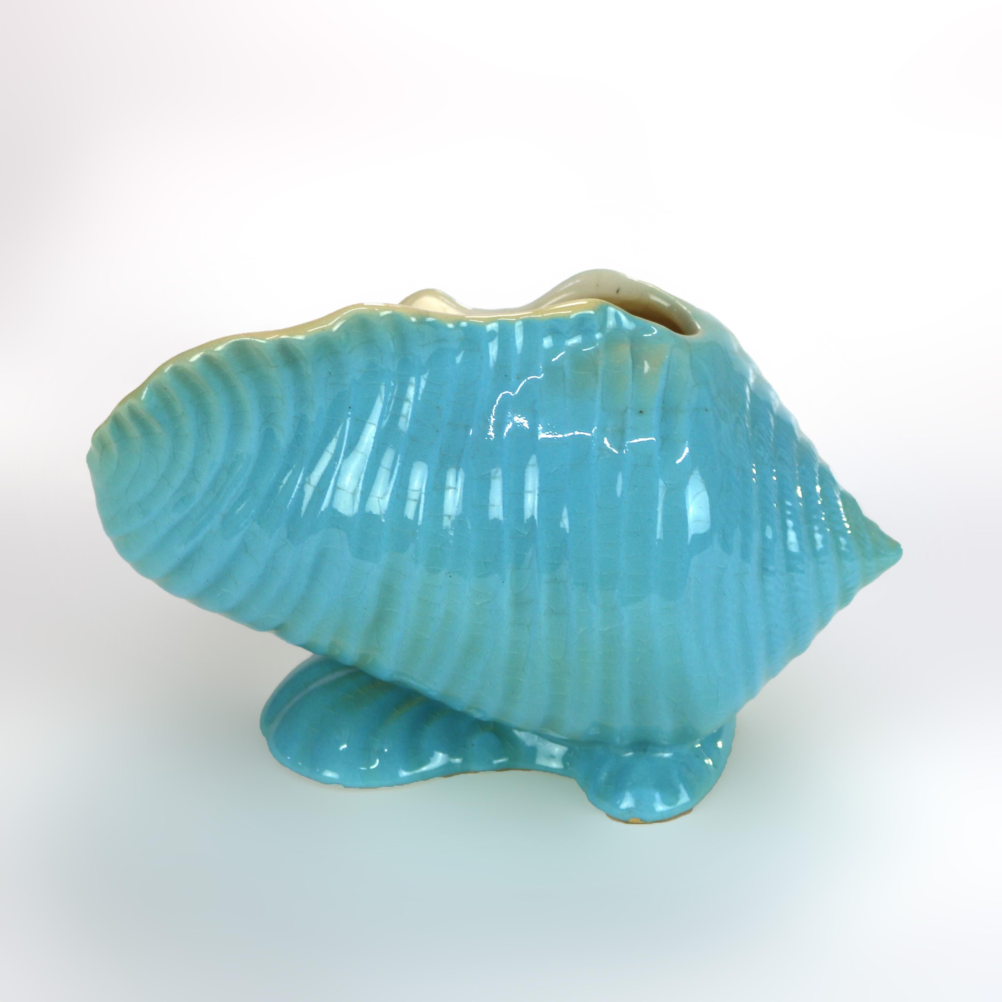 Coppia di Roseville Art Pottery conchiglie smaltate della metà del XX secolo in vendita 1