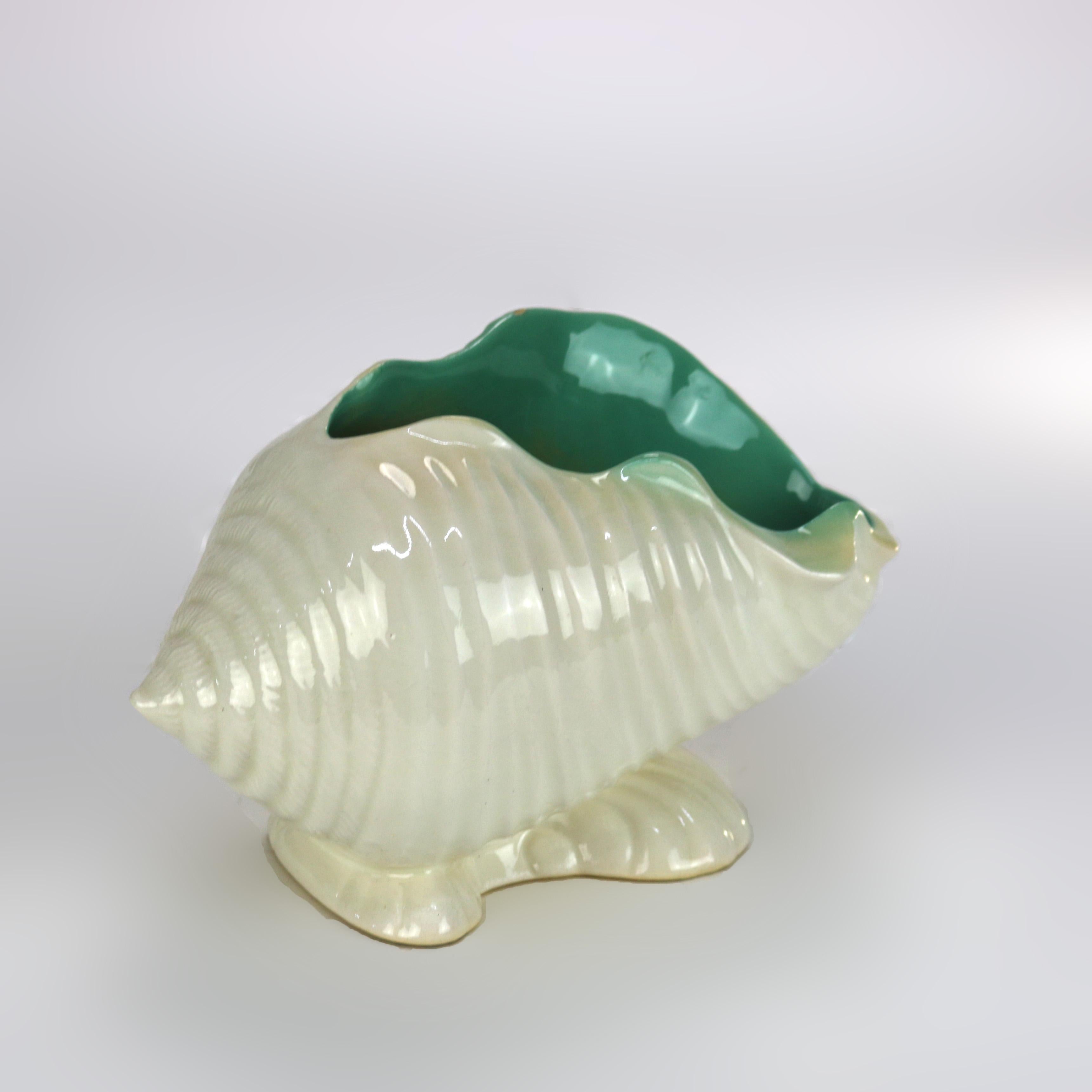Coppia di Roseville Art Pottery conchiglie smaltate della metà del XX secolo in vendita 3