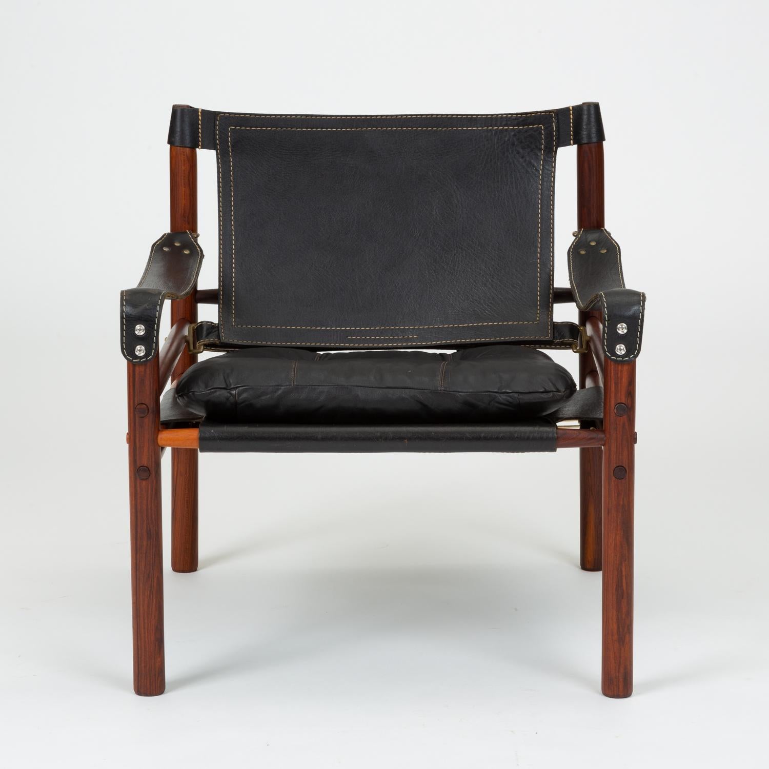 Scandinavian Modern Pair of Rosewood and Leather Safari Chairs by Arne Norell