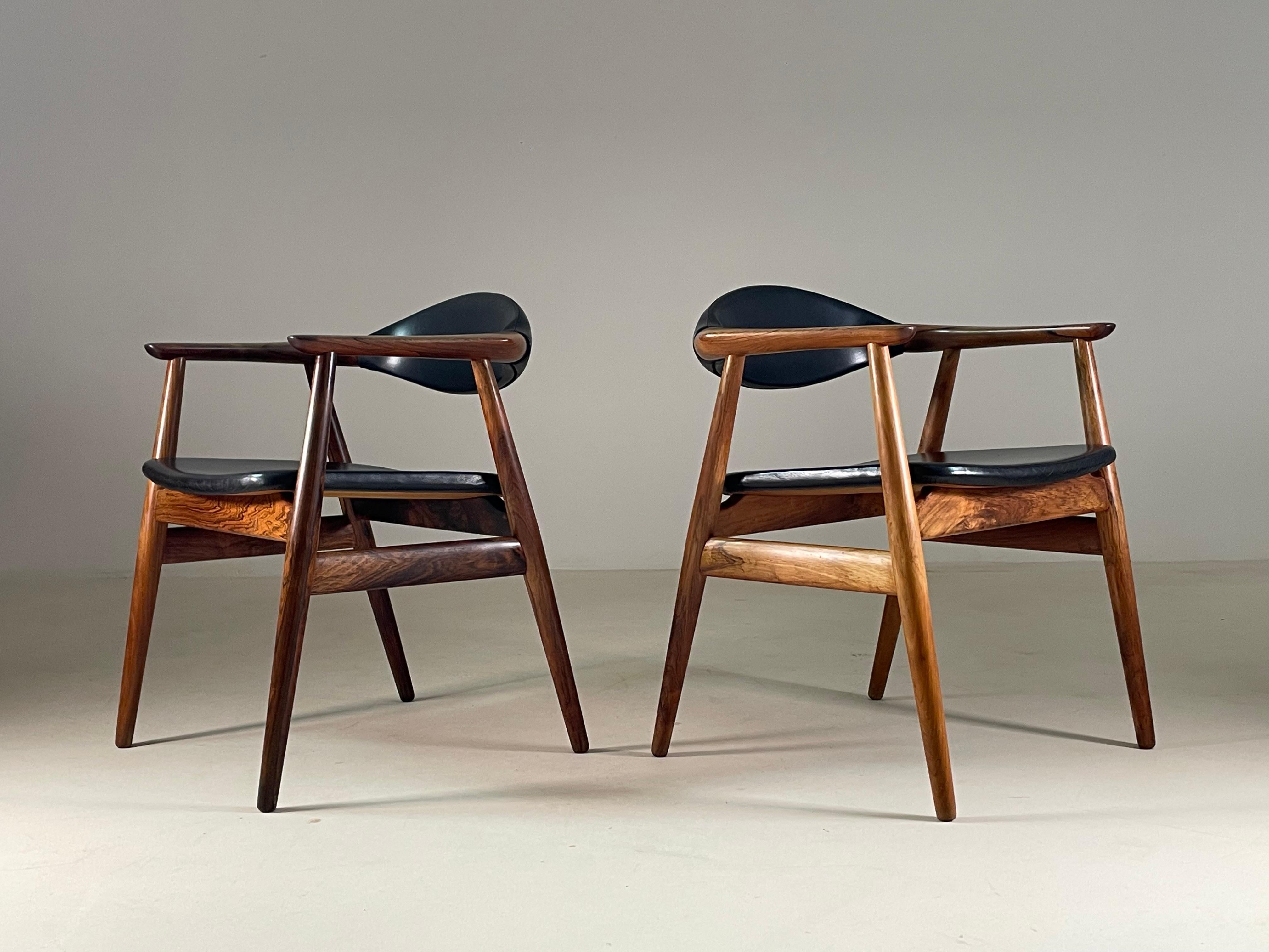 20th Century Pair of rosewood armchairs by Erik Kirkegaard for Glostrup, Denmark For Sale