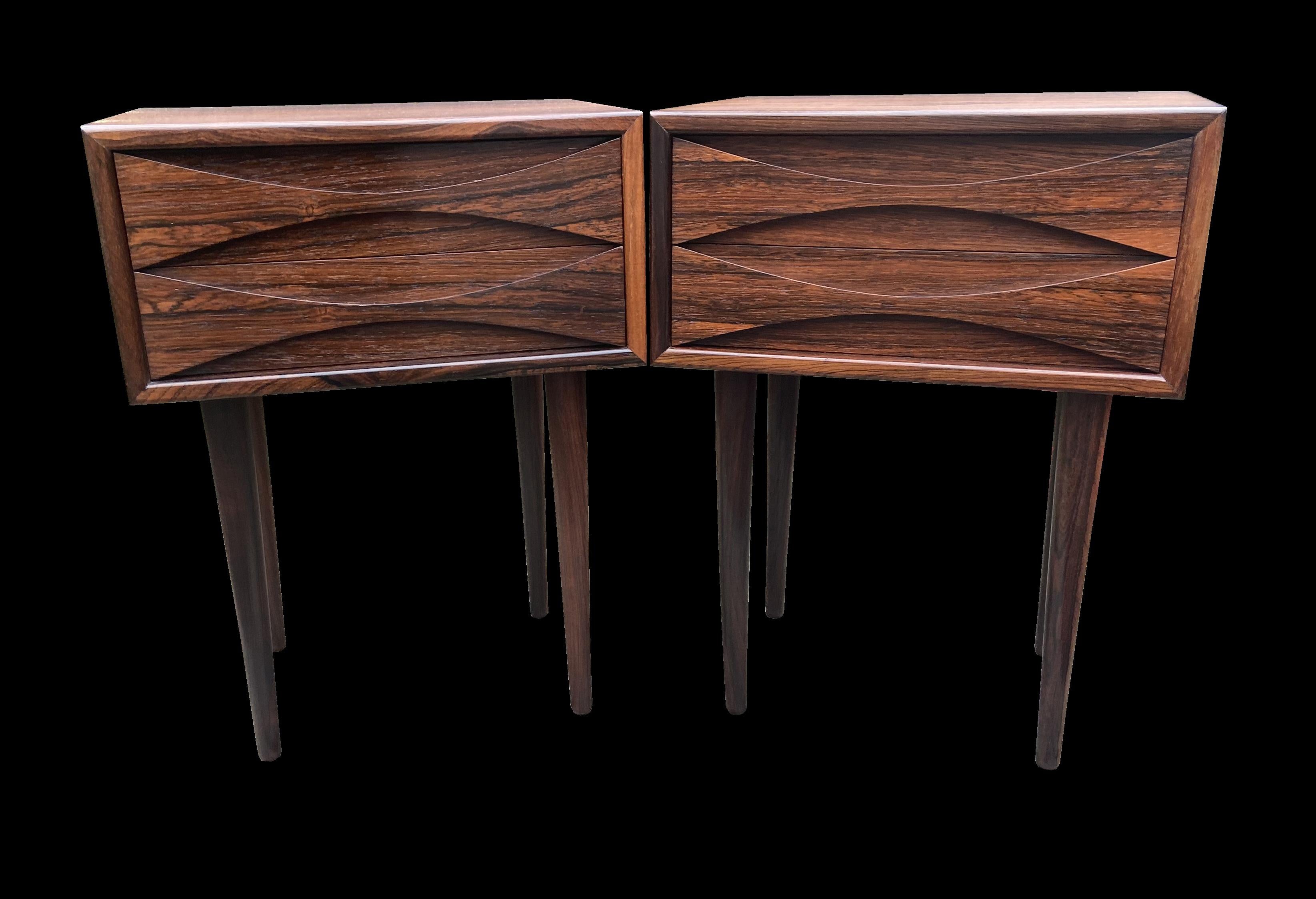A very fine matching pair of these highly prized and hard to find bedside tables, both in great condition.
Made from finely figured Santos Rosewood or Machaerium Scleroxylon, they are not liable to CITES certification so no problem to import/export.