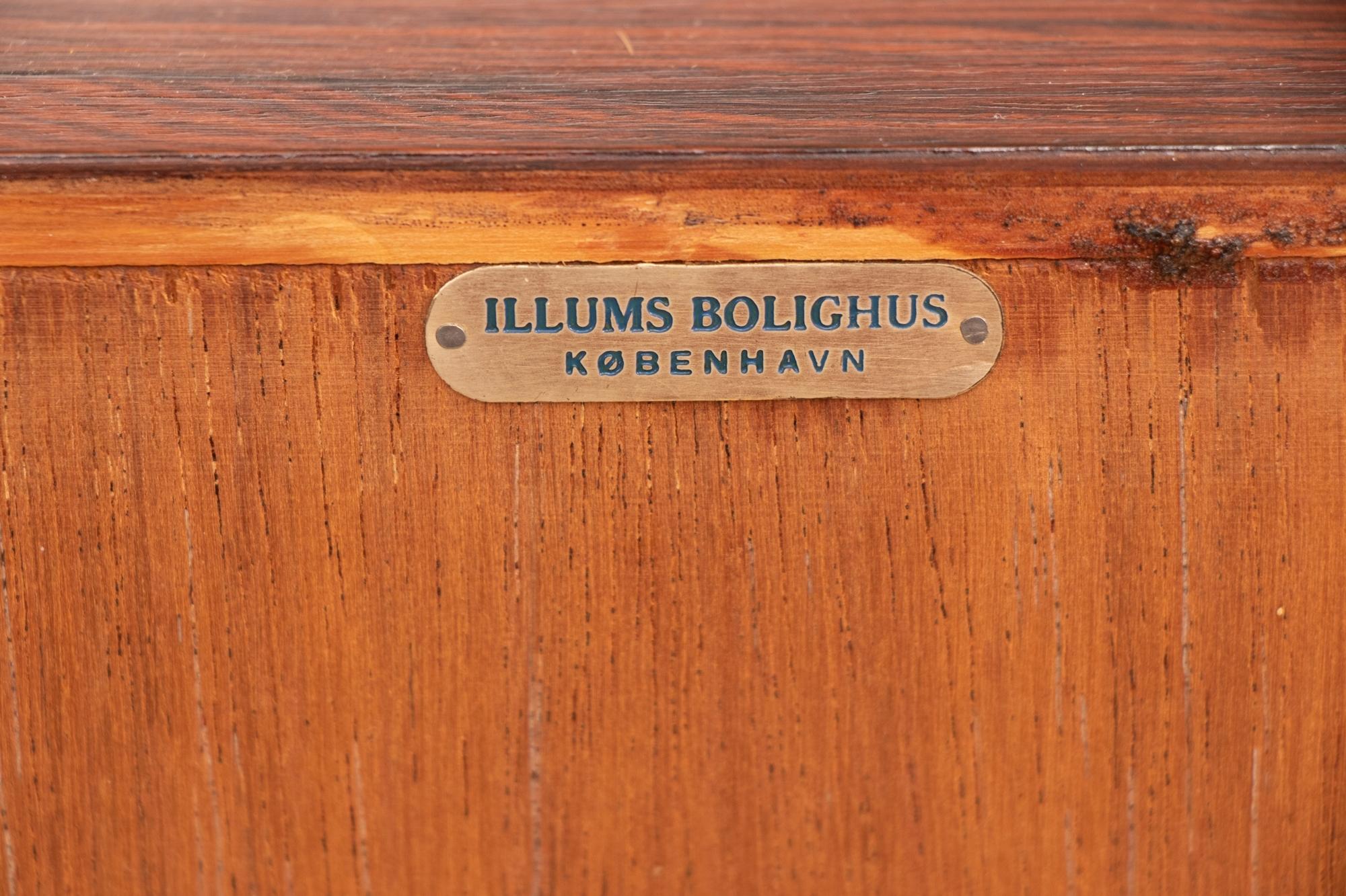 Paire de bibliothèques en bois de rose par Illums Bolighus 2