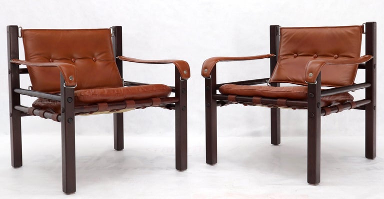 Mid-Century Modern Pair of Rosewood Brown Leather Upholstery Safari Sling Chairs For Sale