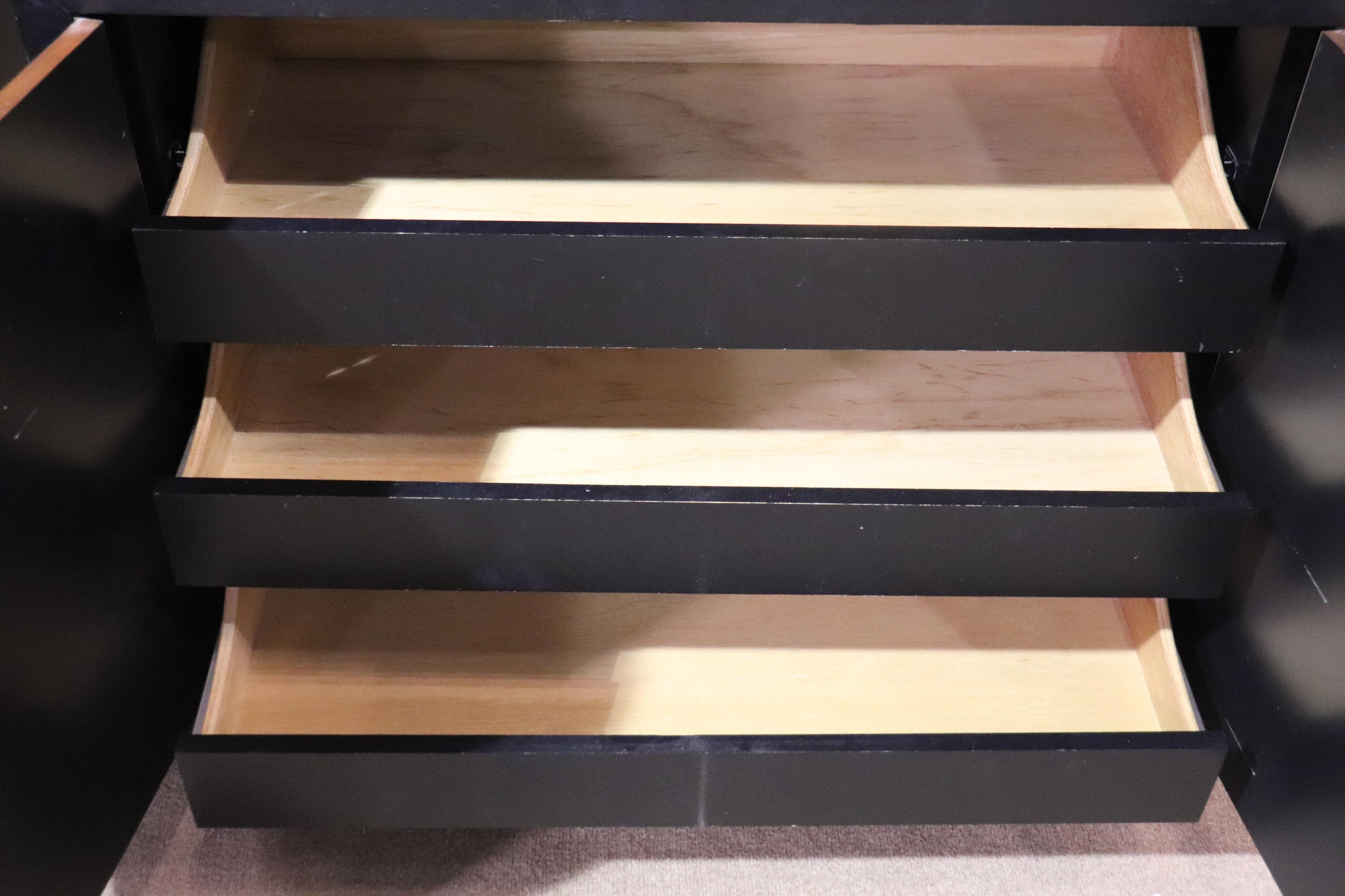 Pair of Rosewood Front Chest of Drawers In Good Condition For Sale In Brooklyn, NY