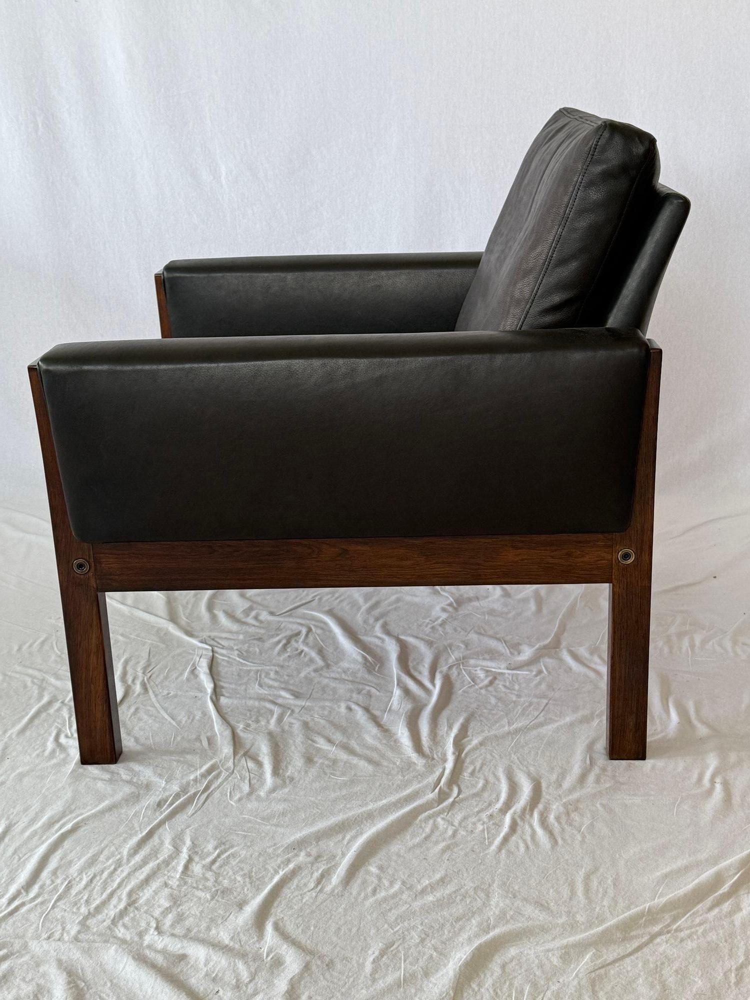 Scandinavian Modern Pair of Rosewood Hans Wegner AP 62 Lounge Chairs