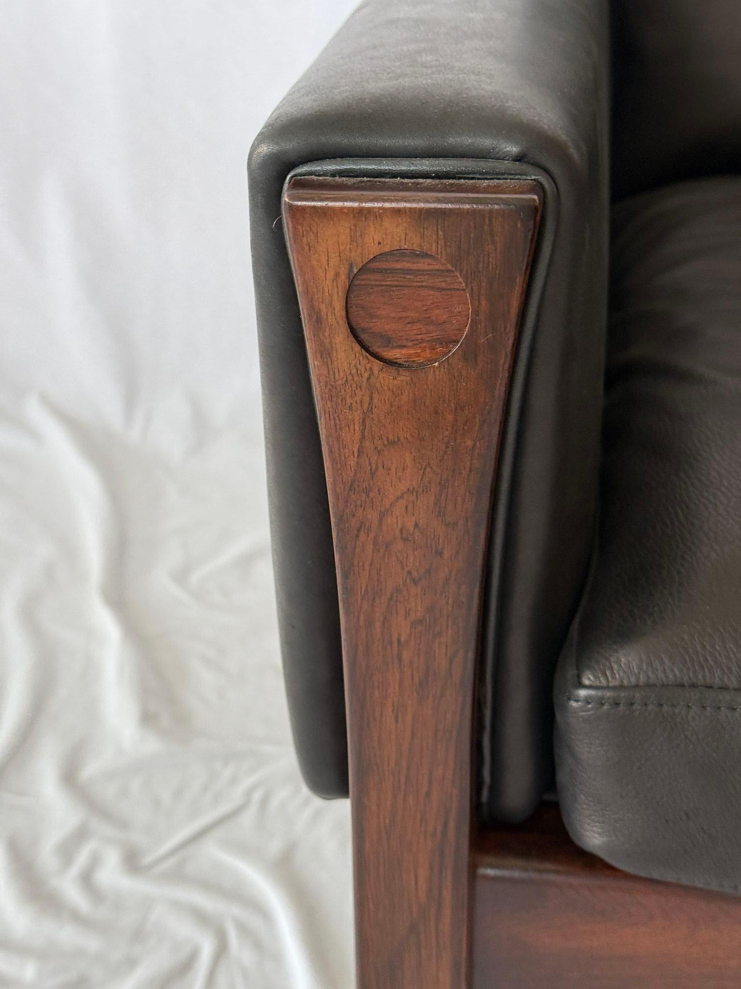 Mid-20th Century Pair of Rosewood Hans Wegner AP 62 Lounge Chairs