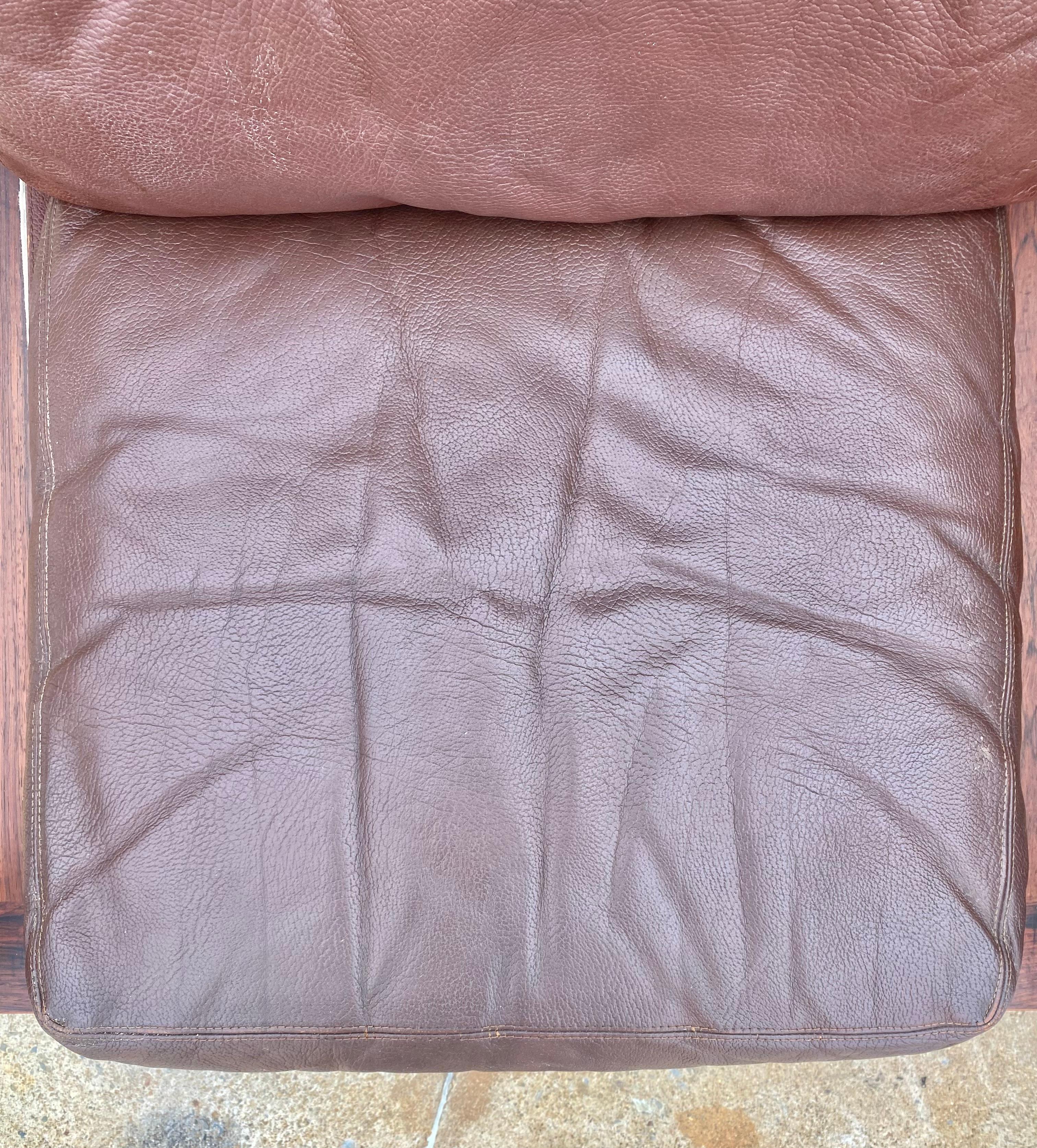 Paire de chaises longues en bois de rose et cuir (Henry Walter (h.w.) Klein pour Bramin en vente 2