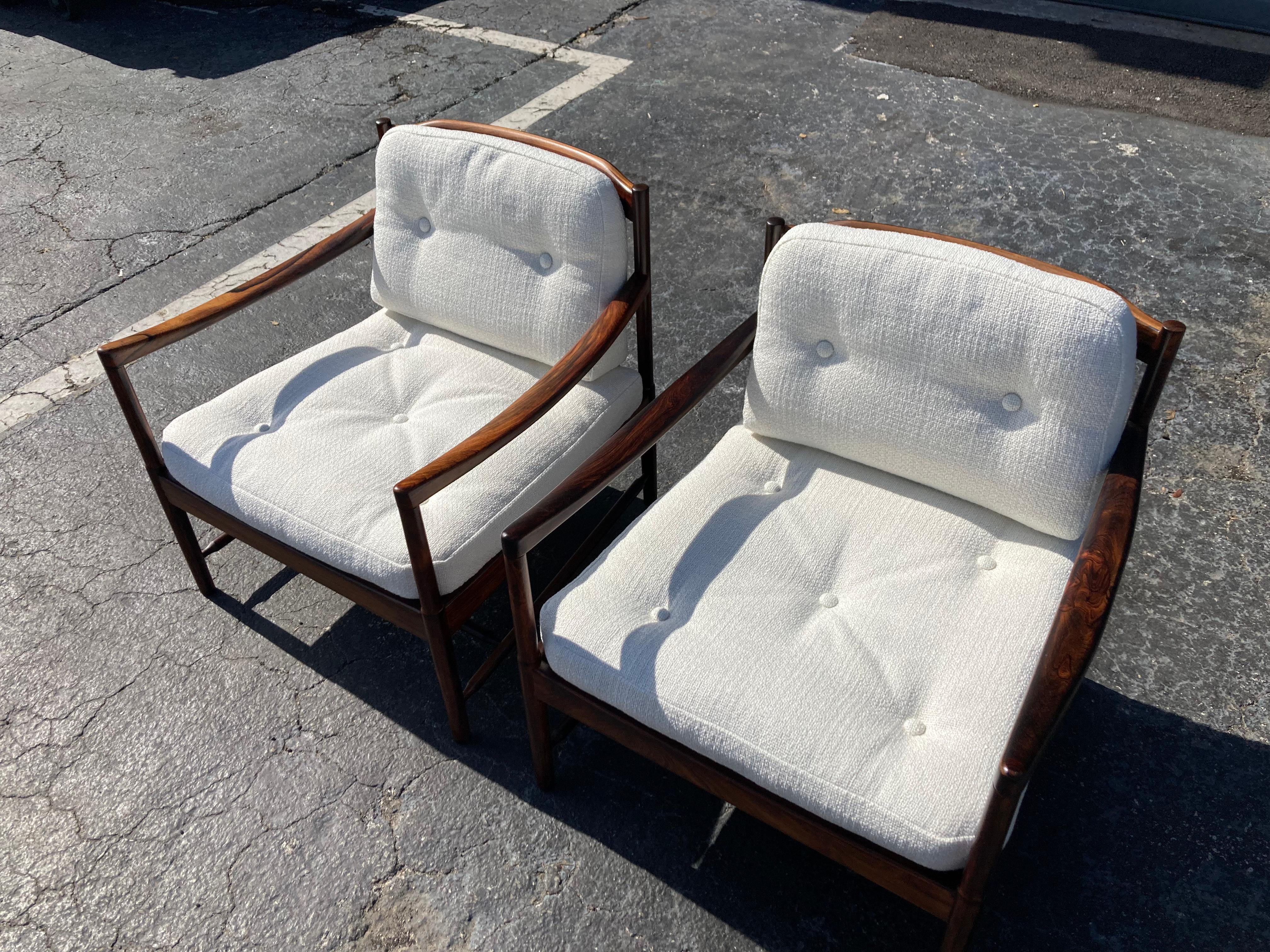Mid-20th Century Pair of Rosewood Lounge Chairs Attributed to Kofod Larsen, Danish Modern For Sale