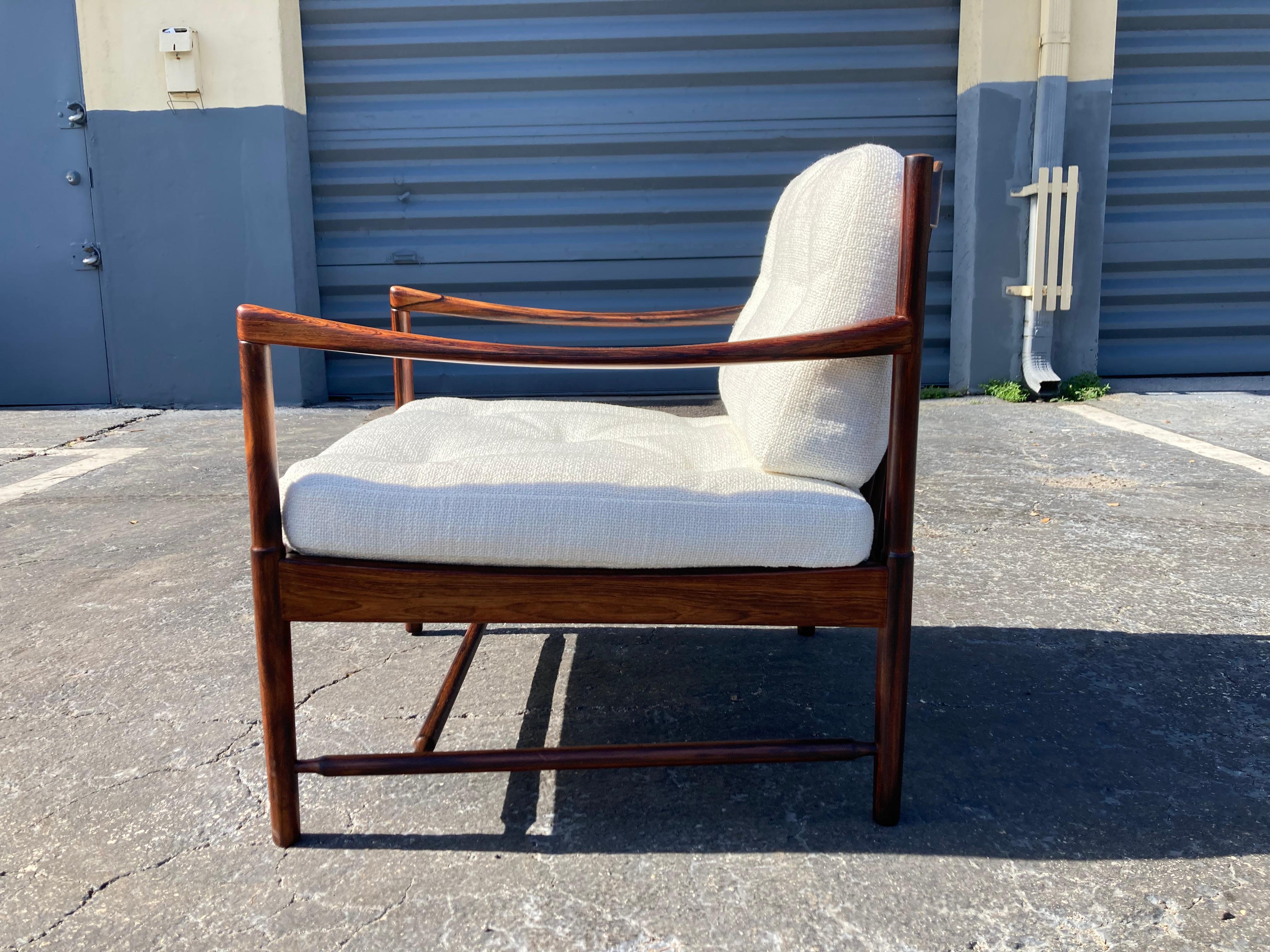 Pair of Rosewood Lounge Chairs Attributed to Kofod Larsen, Danish Modern For Sale 1