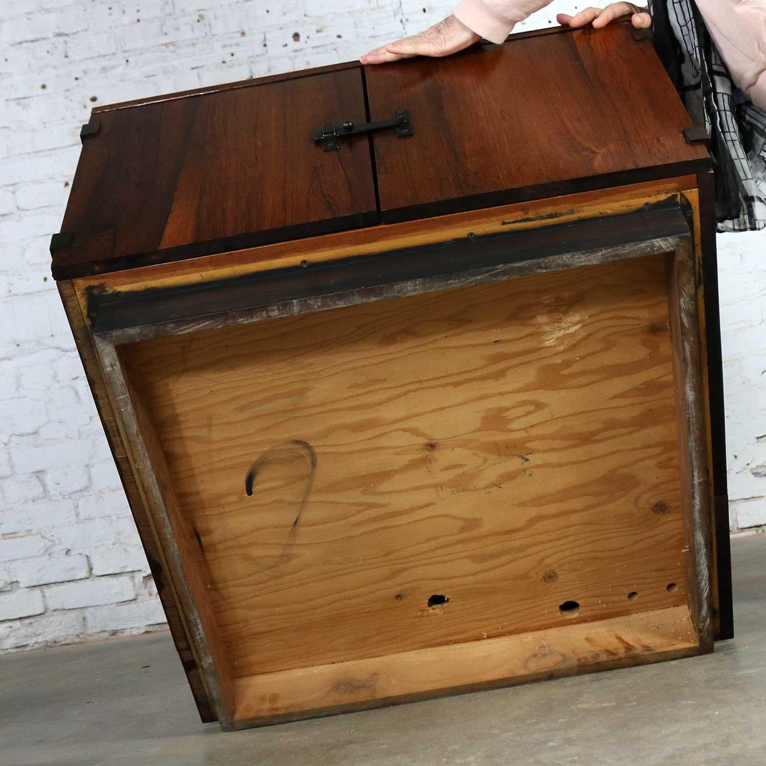 Pair of Rosewood Midcentury Square End Table Cabinets 6