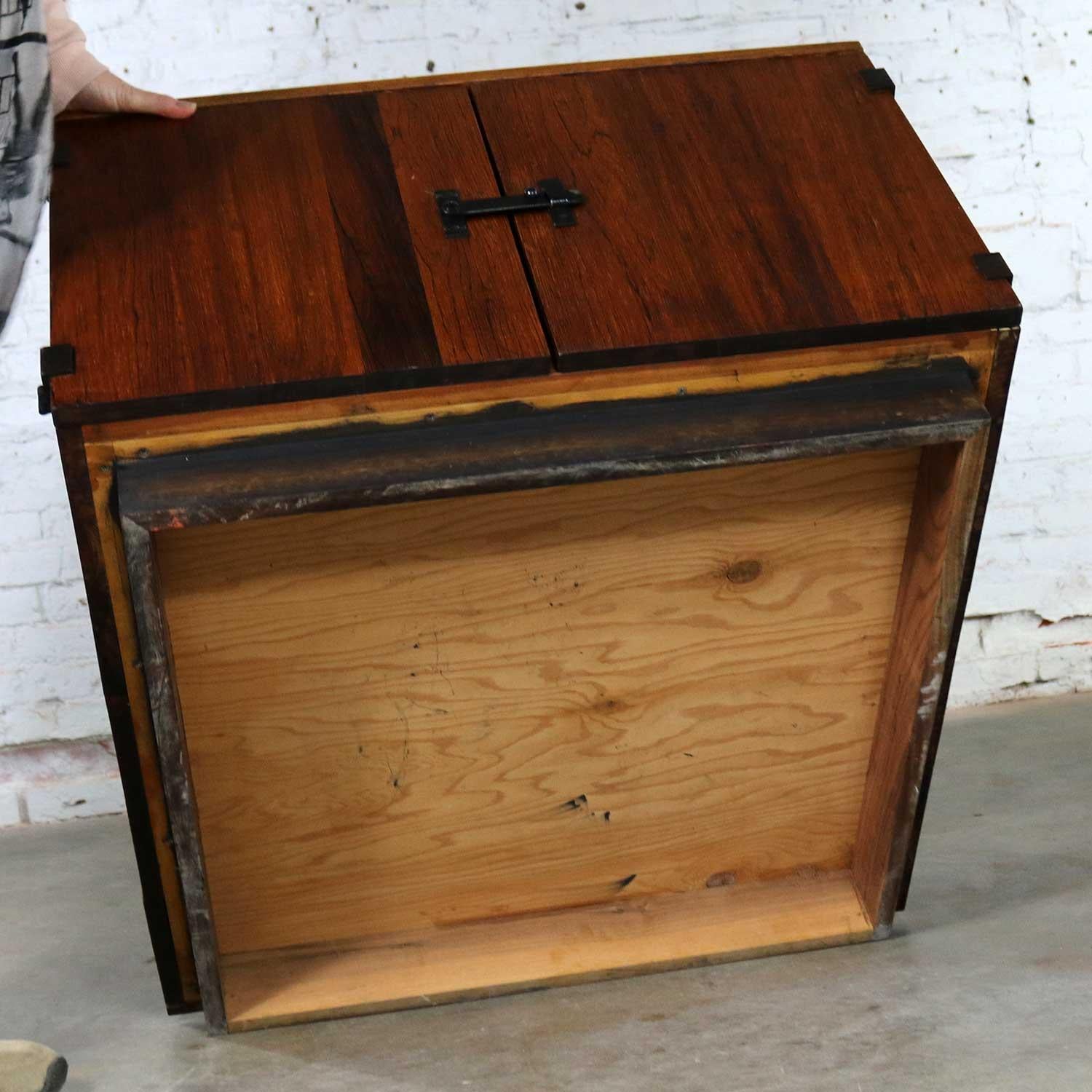 Pair of Rosewood Midcentury Square End Table Cabinets 7