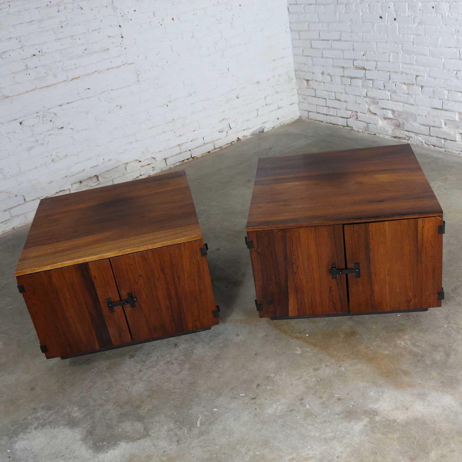 Veneer Pair of Rosewood Midcentury Square End Table Cabinets
