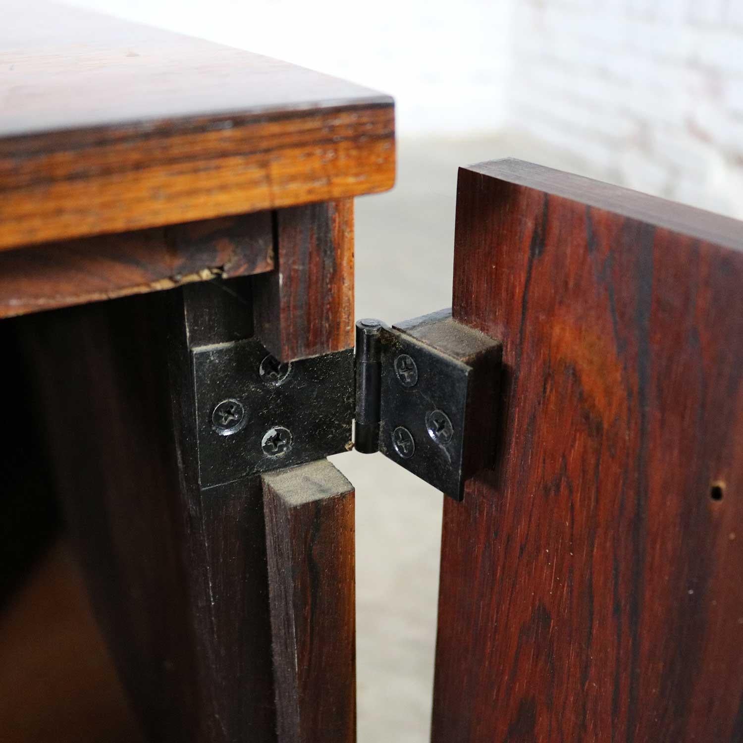 Mid-20th Century Pair of Rosewood Midcentury Square End Table Cabinets