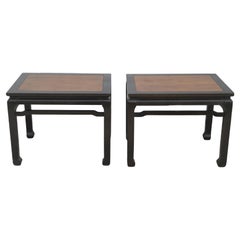 Paar Chin Hua-Beistelltische aus Nussbaumholz und schwarzem Lack mit Beinen im Ming-Stil