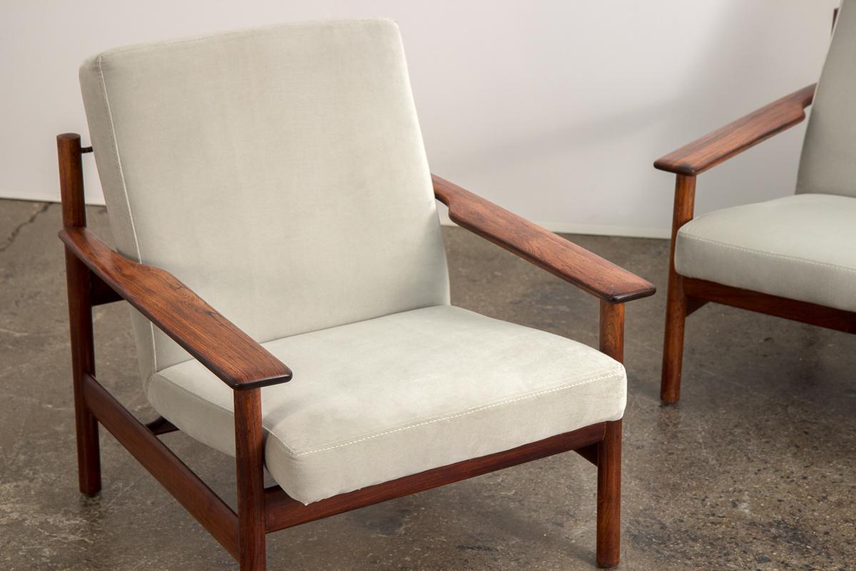 Pair of Rosewood Modern Lounge Chairs 4