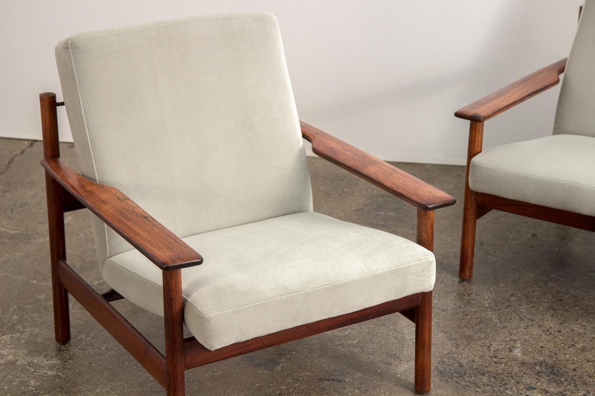 Mid-20th Century Pair of Rosewood Modern Lounge Chairs