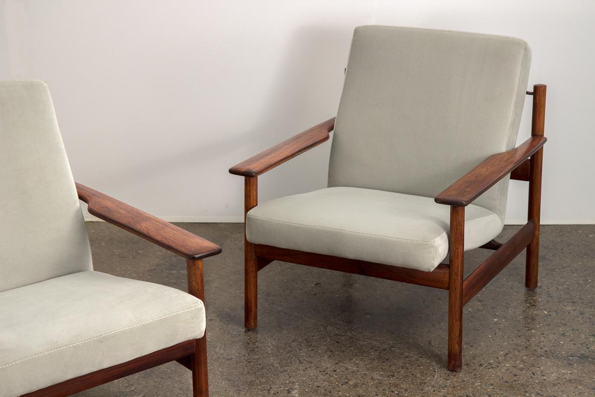 Pair of Rosewood Modern Lounge Chairs 2
