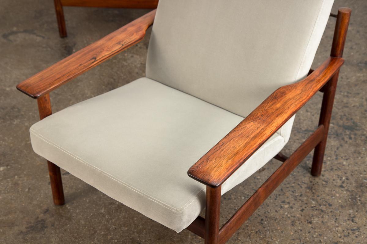 Pair of Rosewood Modern Lounge Chairs 3