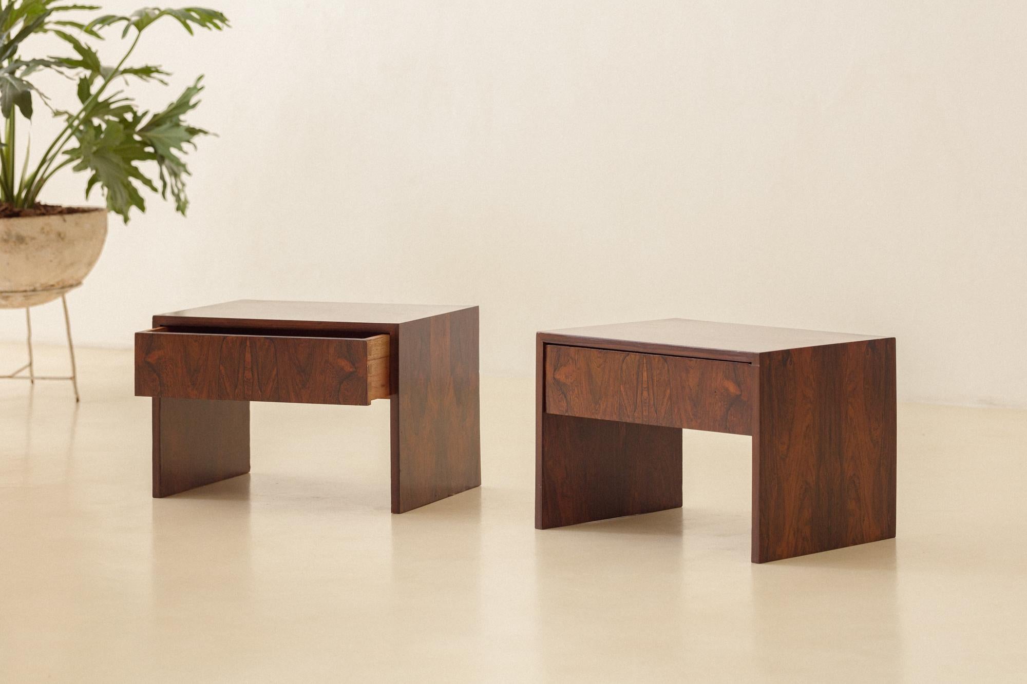 Pair of Rosewood Nightstands by Unknown Designer, 1960s, Brazilian Midcentury For Sale 4