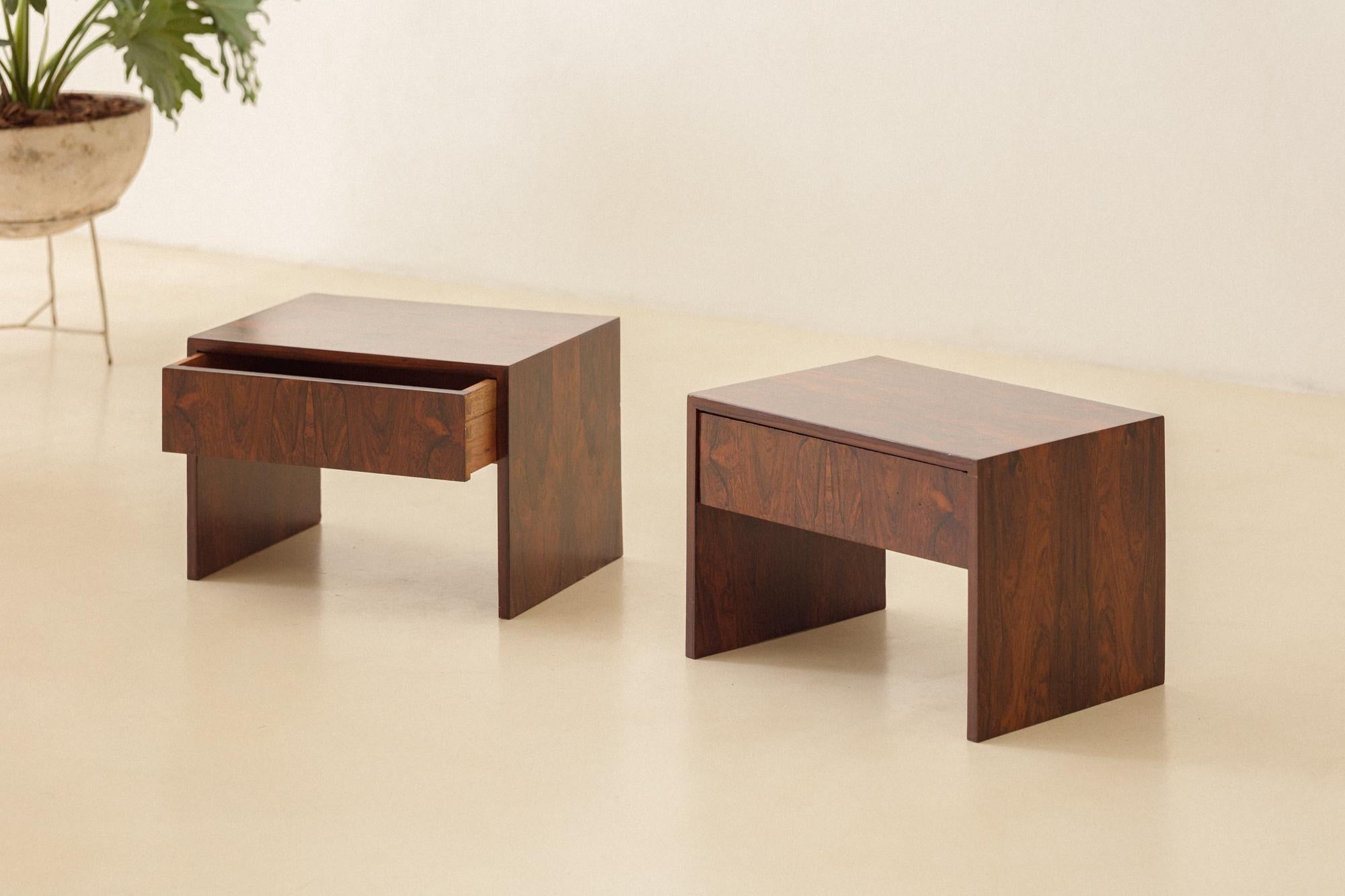 Pair of Rosewood Nightstands by Unknown Designer, 1960s, Brazilian Midcentury For Sale 1