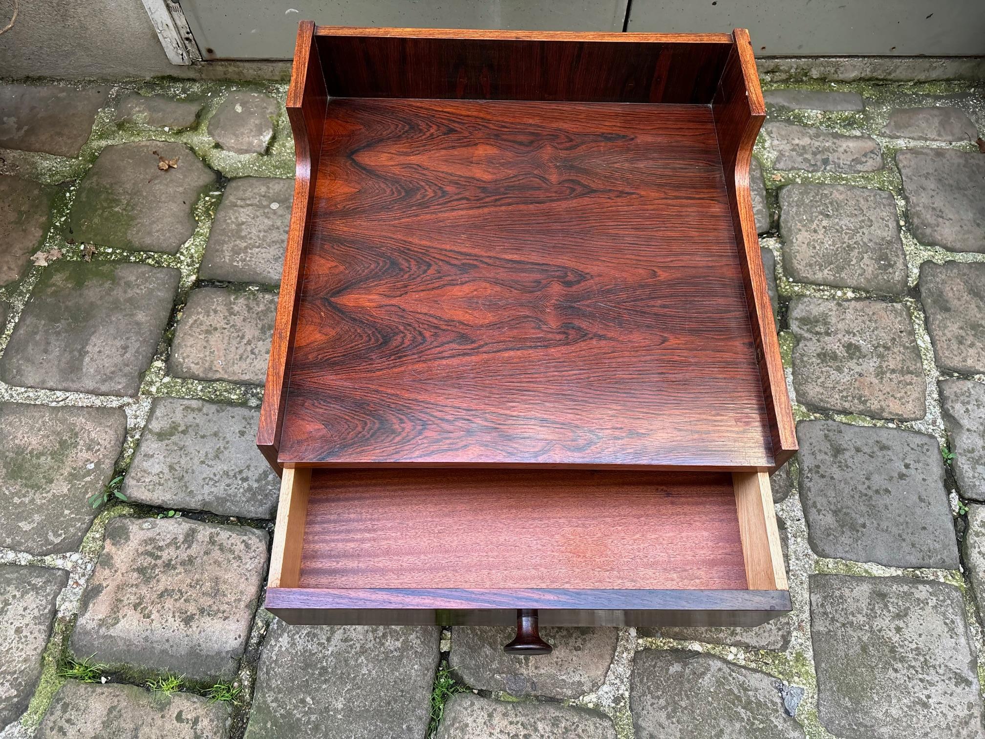 Laminated Pair of Rosewood nightstands For Sale