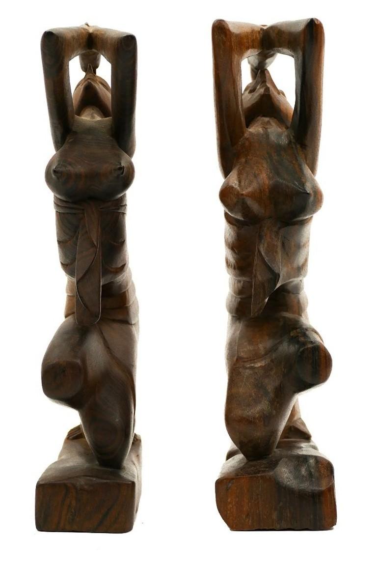 This couple of rosewood sculptures is a decorative object realized in Indonesia during the mid-20th century.

Pair of sculptures in rosewood portraying two praying women.

Dimensions: cm 25 x 14. Single weight: 665 gr.

Excellent conditions,