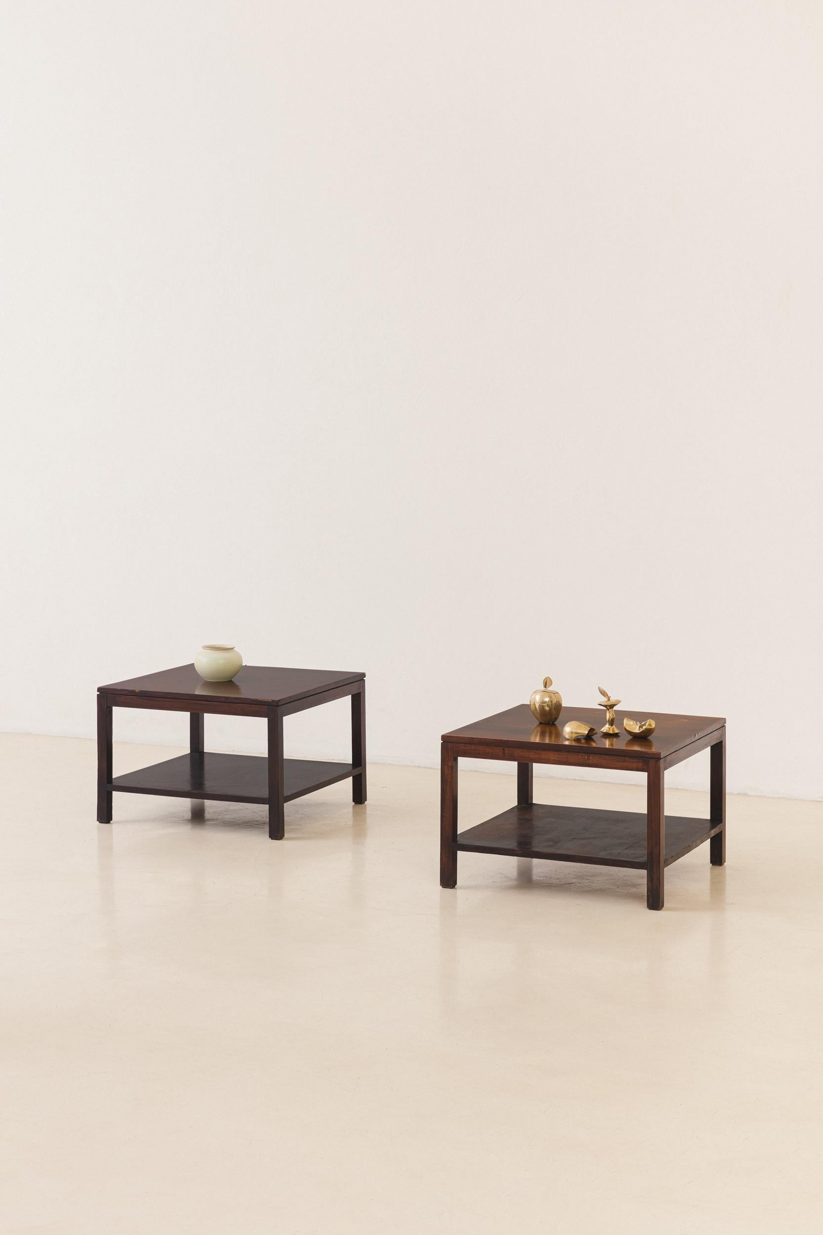 Pareja de Mesas Auxiliares de Palisandro, Diseño de Artista Desconocido, Brasil, Años 60 Moderno de mediados de siglo en venta