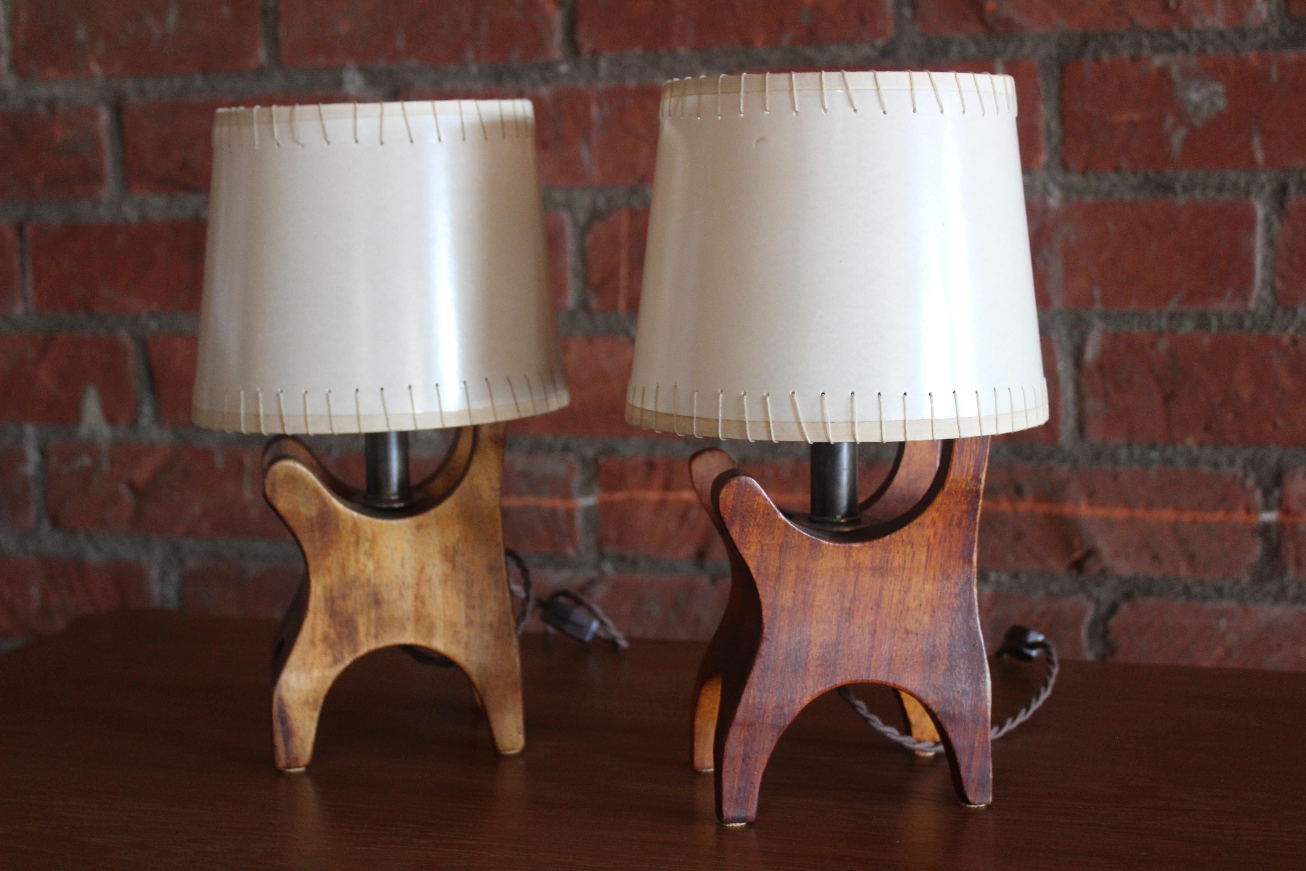 Pair of Rosewood Table Lamps by Don Shoemaker for Senal, Mexico, 1960s In Good Condition In Los Angeles, CA