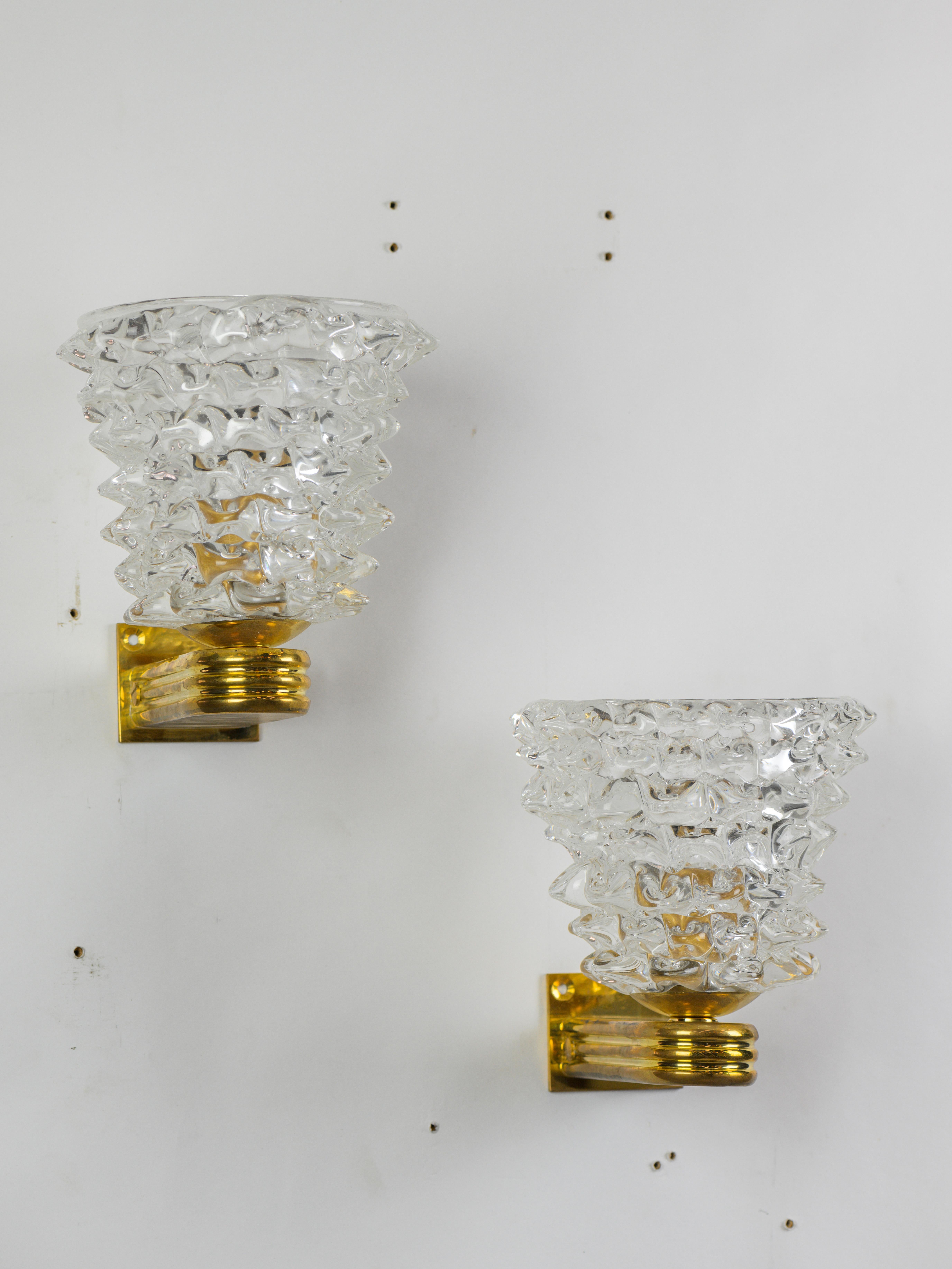 Lovely pair of Rostrato wall lamp in the style of Barovier & Toso. 

Solid beautiful glass with brass structure. 

Screw light bulbs (not included). 

Good condition of the glass, small scratches on the structures. 