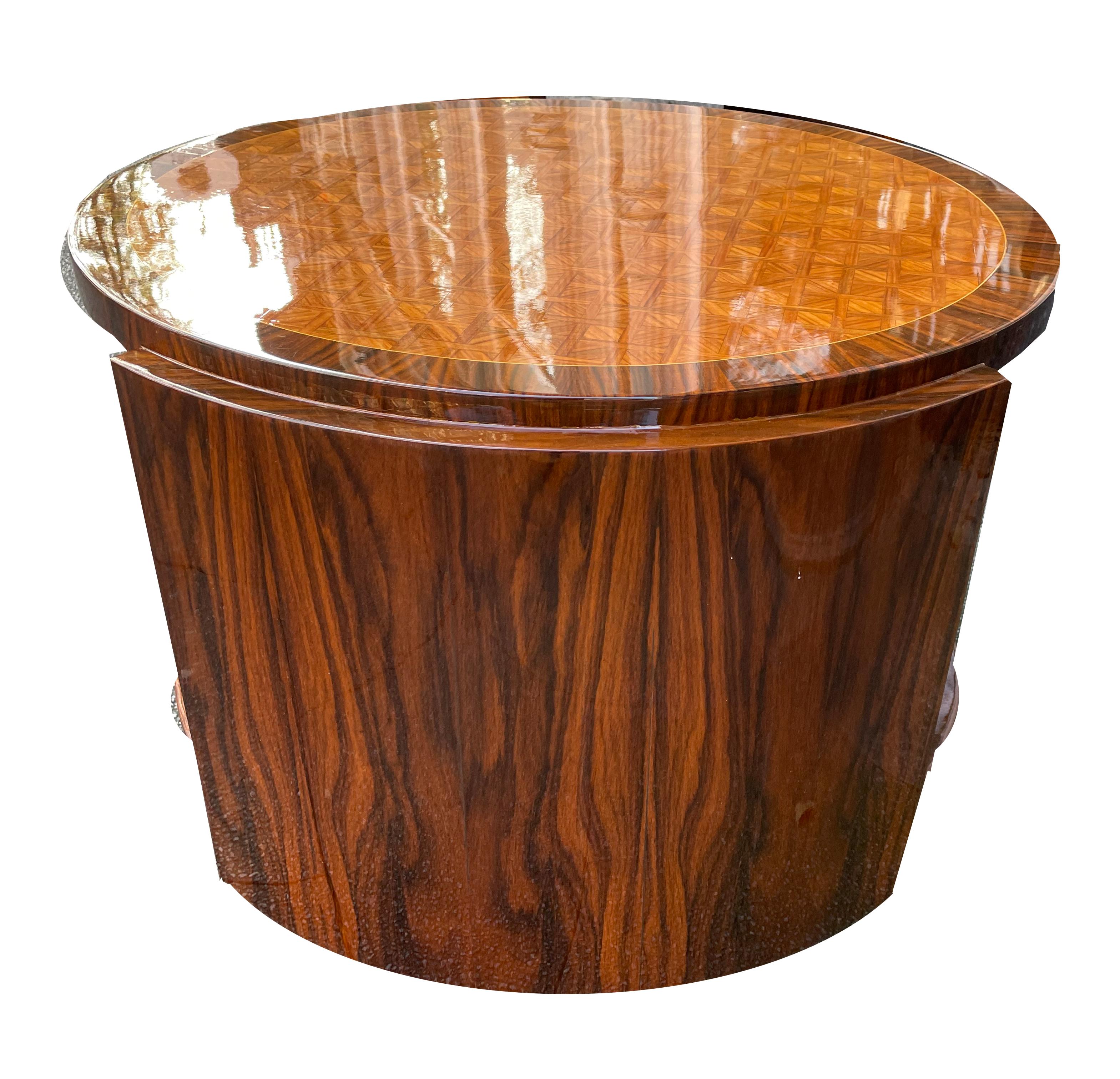 Pair of round Art Deco coffee tables en vente 7