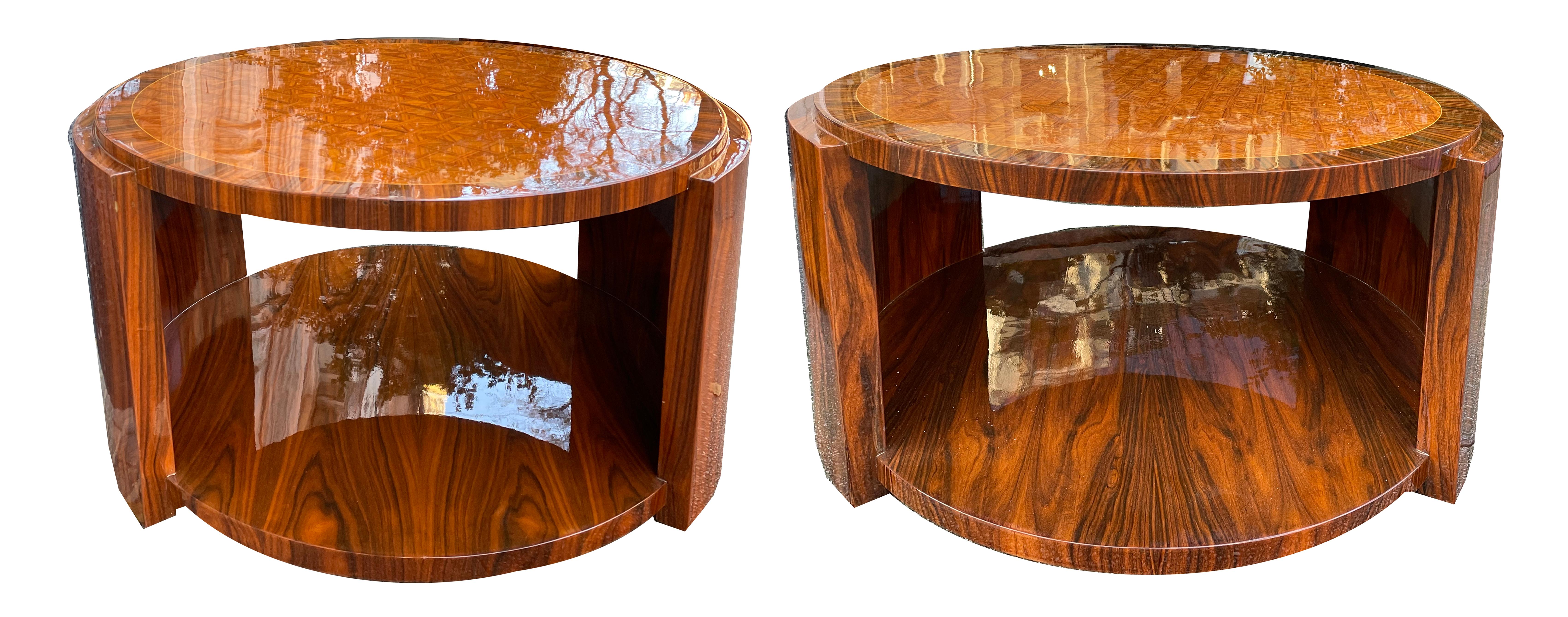 Français Pair of round Art Deco coffee tables en vente