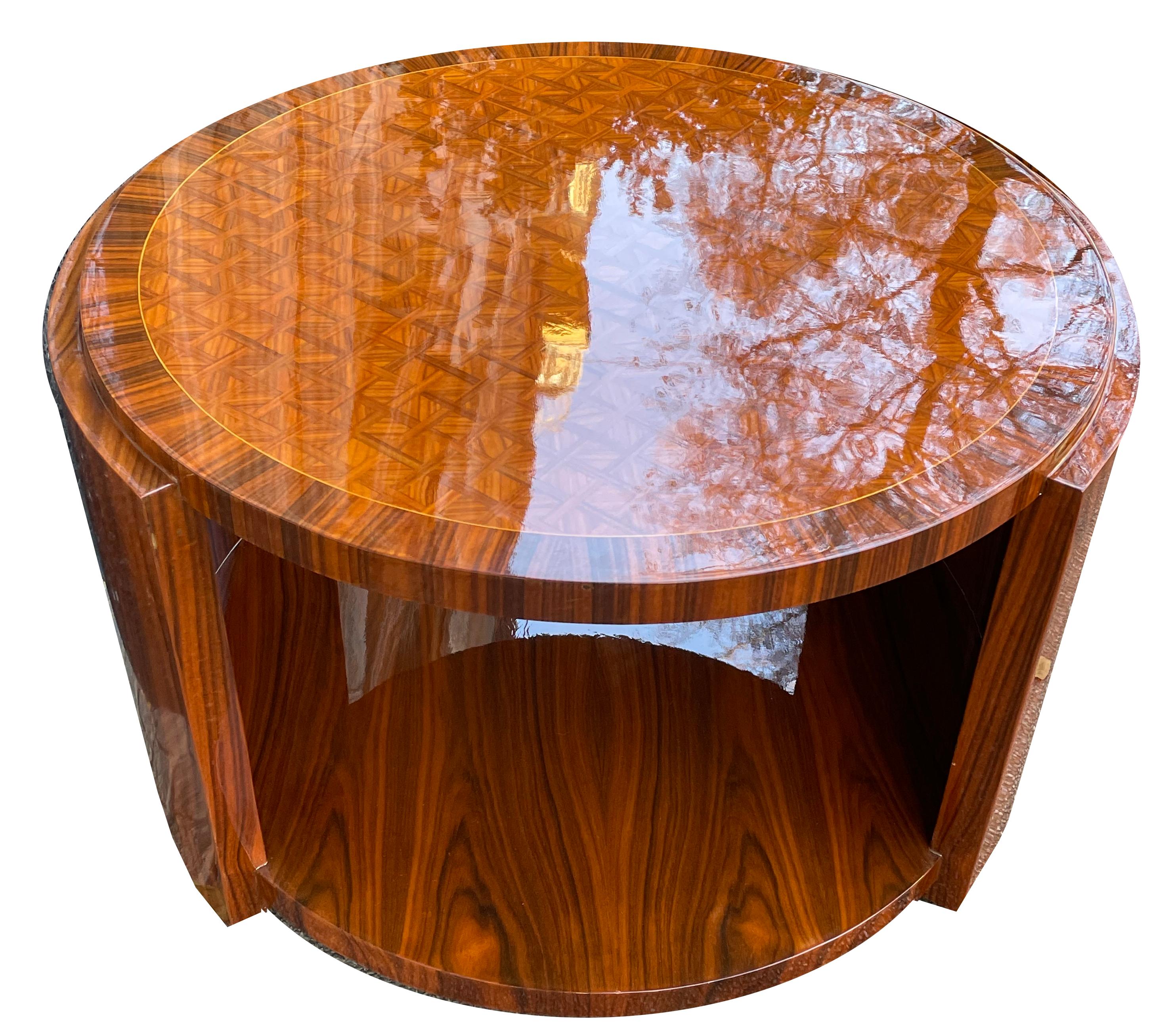 Pair of round Art Deco coffee tables Excellent état - En vente à Wiesbaden, DE