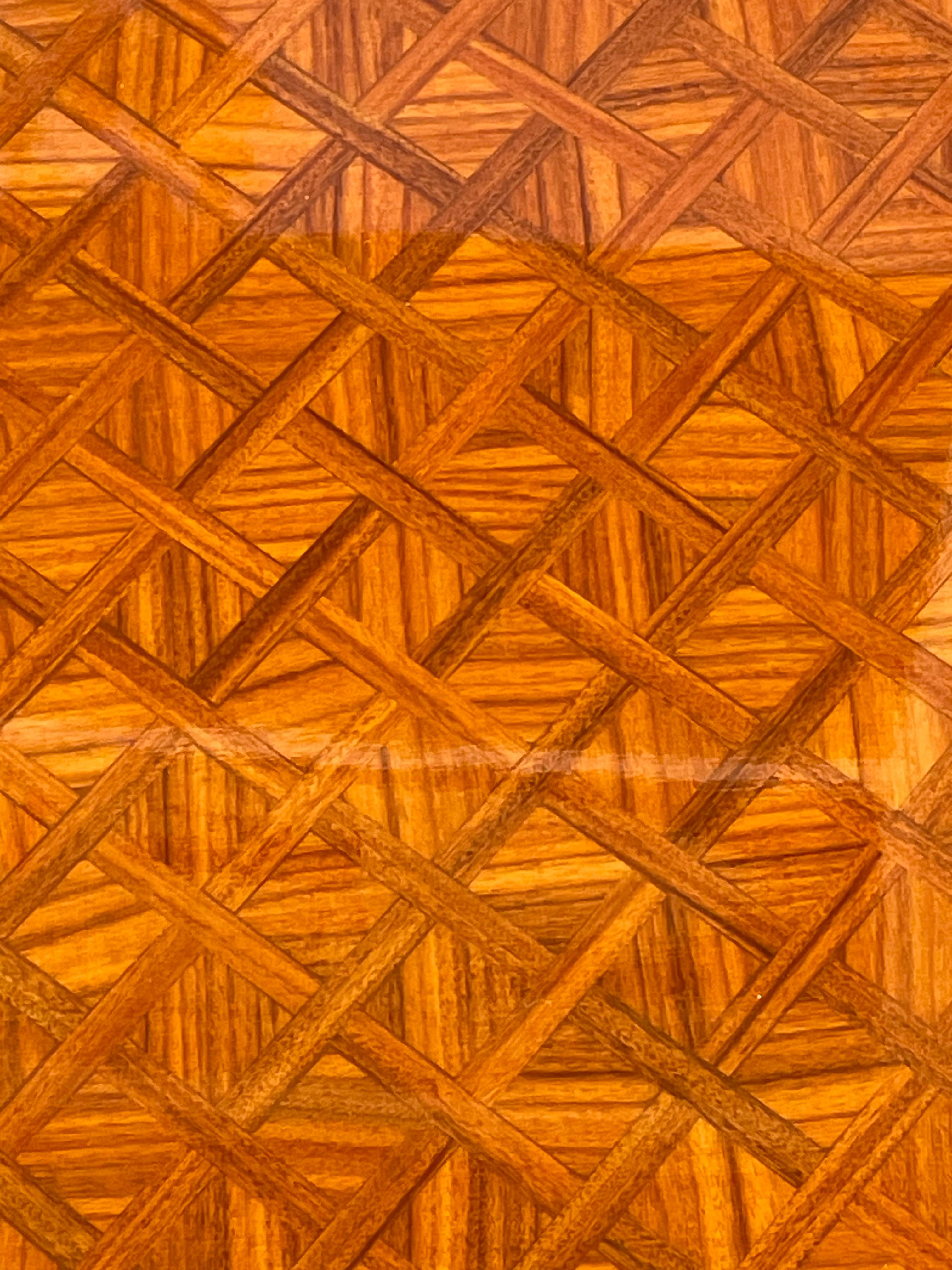 Milieu du XXe siècle Pair of round Art Deco coffee tables en vente