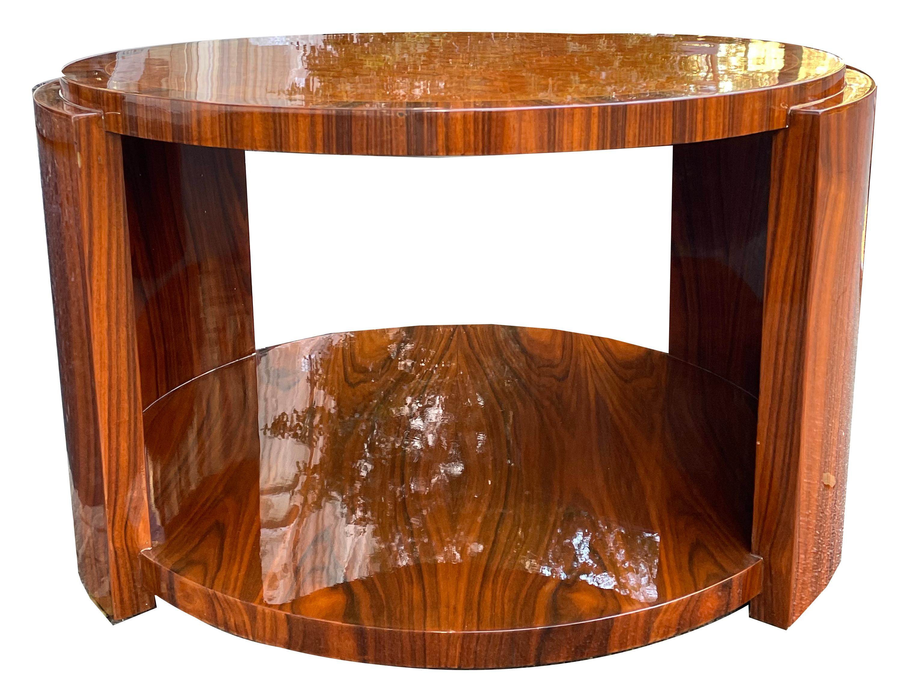 Bois de rose Pair of round Art Deco coffee tables en vente