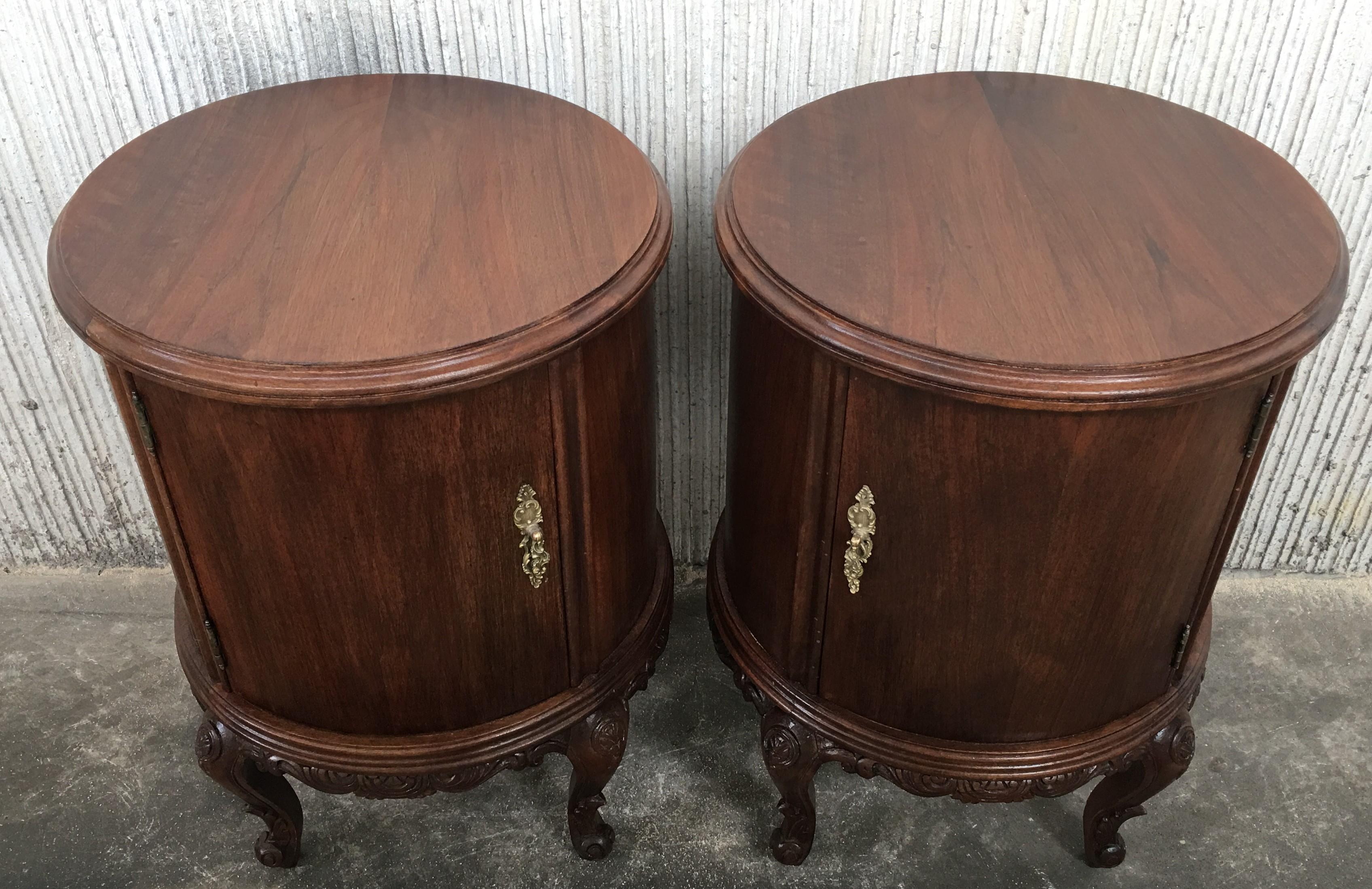 Pair of Round Art Deco Walnut Nightstands with Door and One Hidden Drawer In Good Condition In Miami, FL