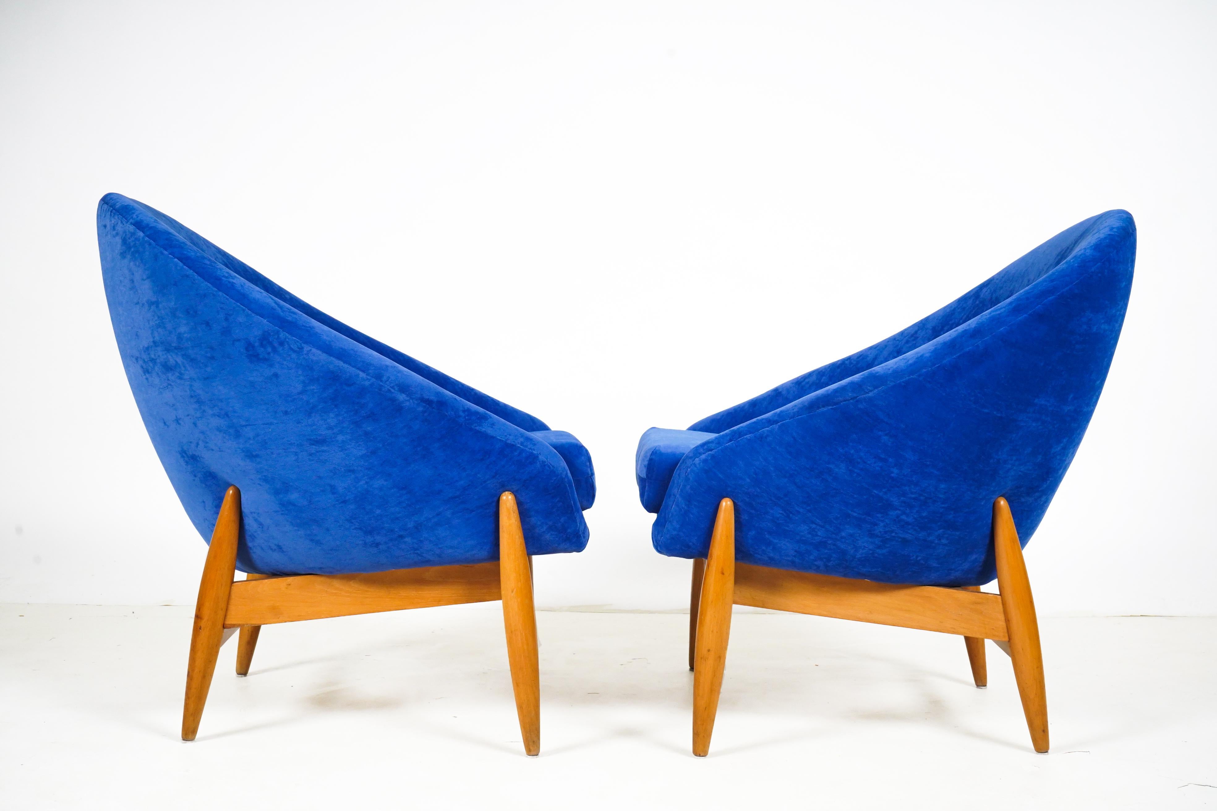 Paar Sessel mit runder Rückenlehne und Beinen aus massivem Buchenholz im Angebot 1