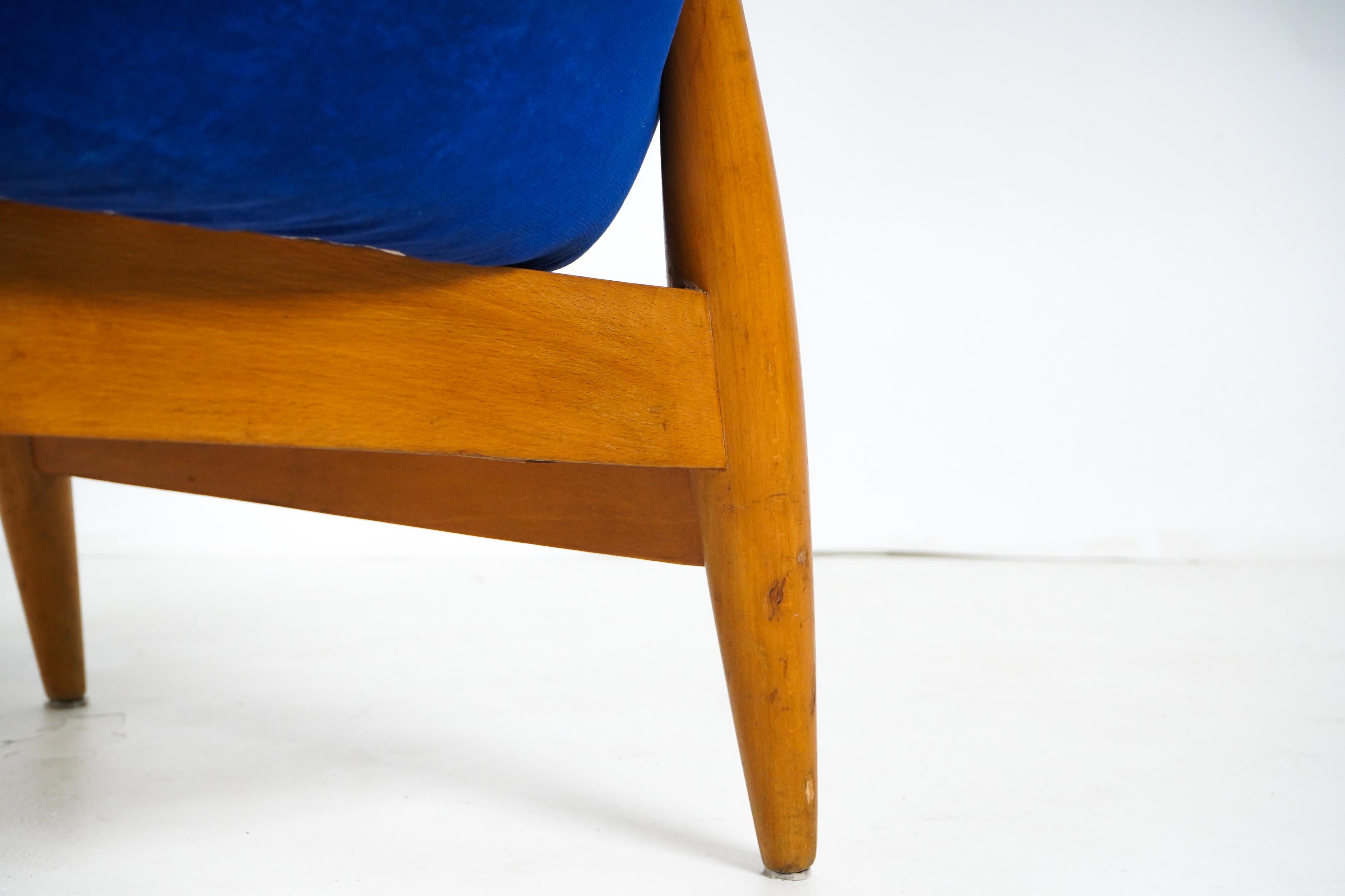 Paar Sessel mit runder Rückenlehne und Beinen aus massivem Buchenholz im Angebot 3