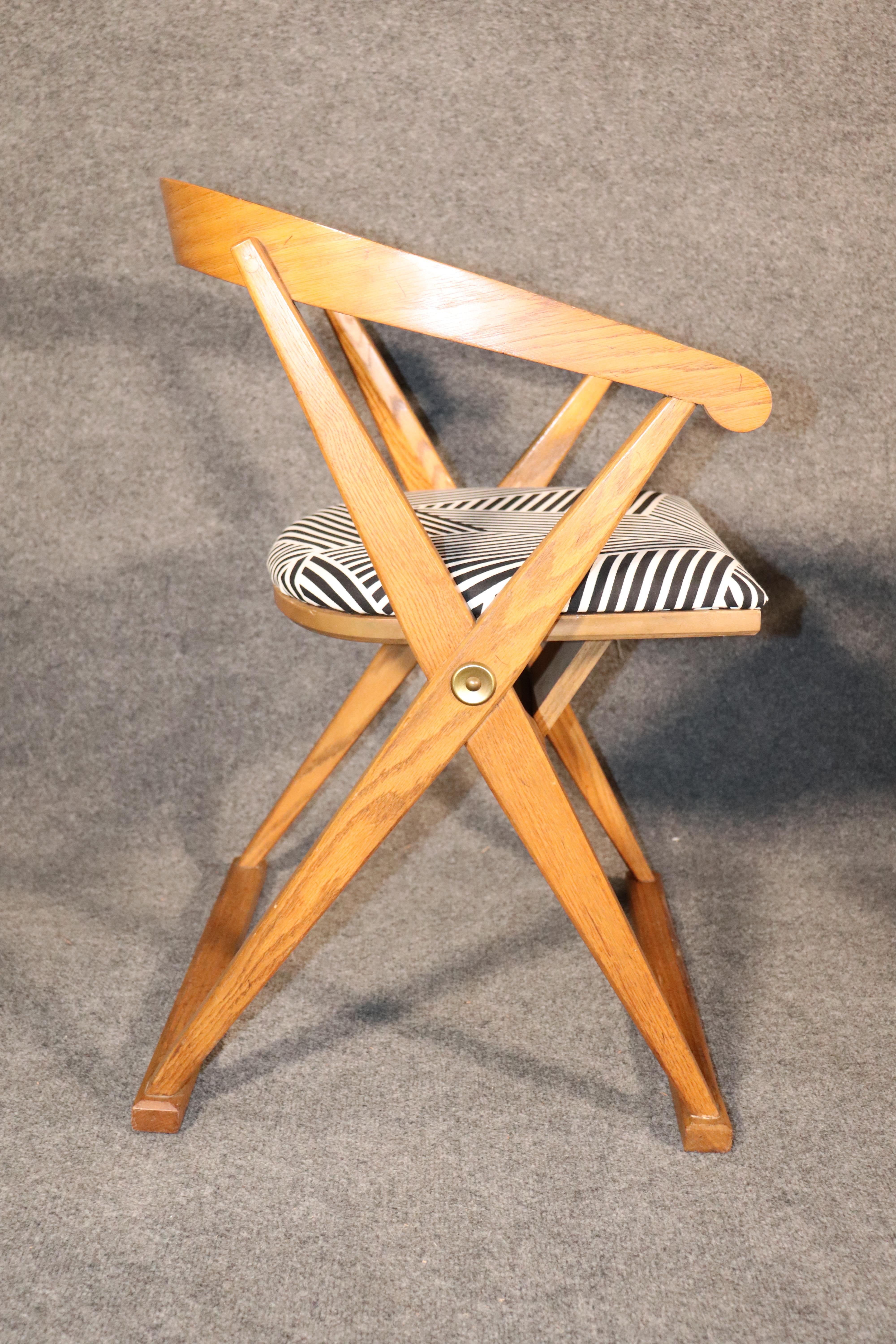 Paire de chaises à dossier rond Bon état - En vente à Brooklyn, NY