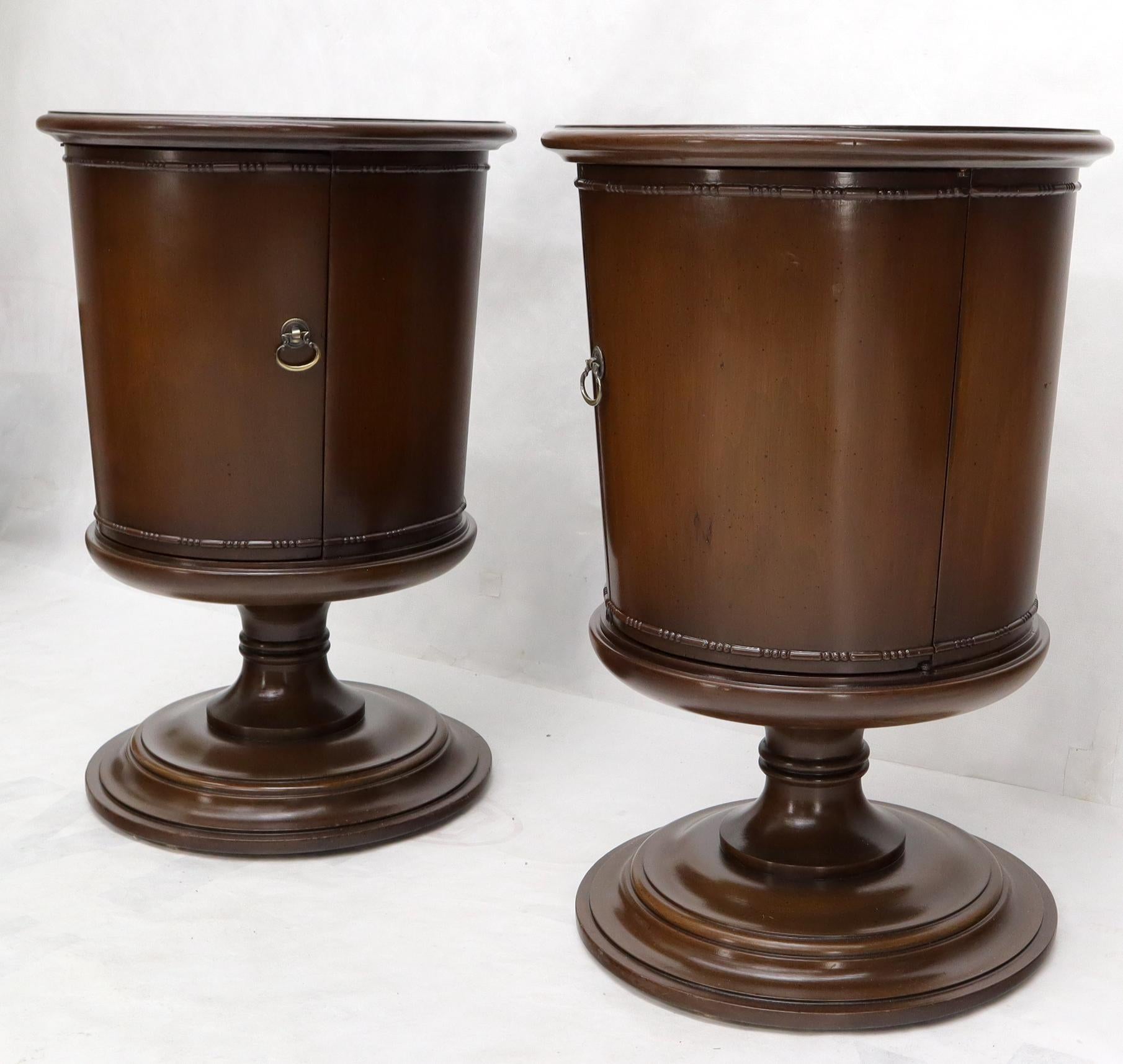 Pair of Round Barrel Shape One Door Compartment End tables Night Stands In Good Condition For Sale In Rockaway, NJ